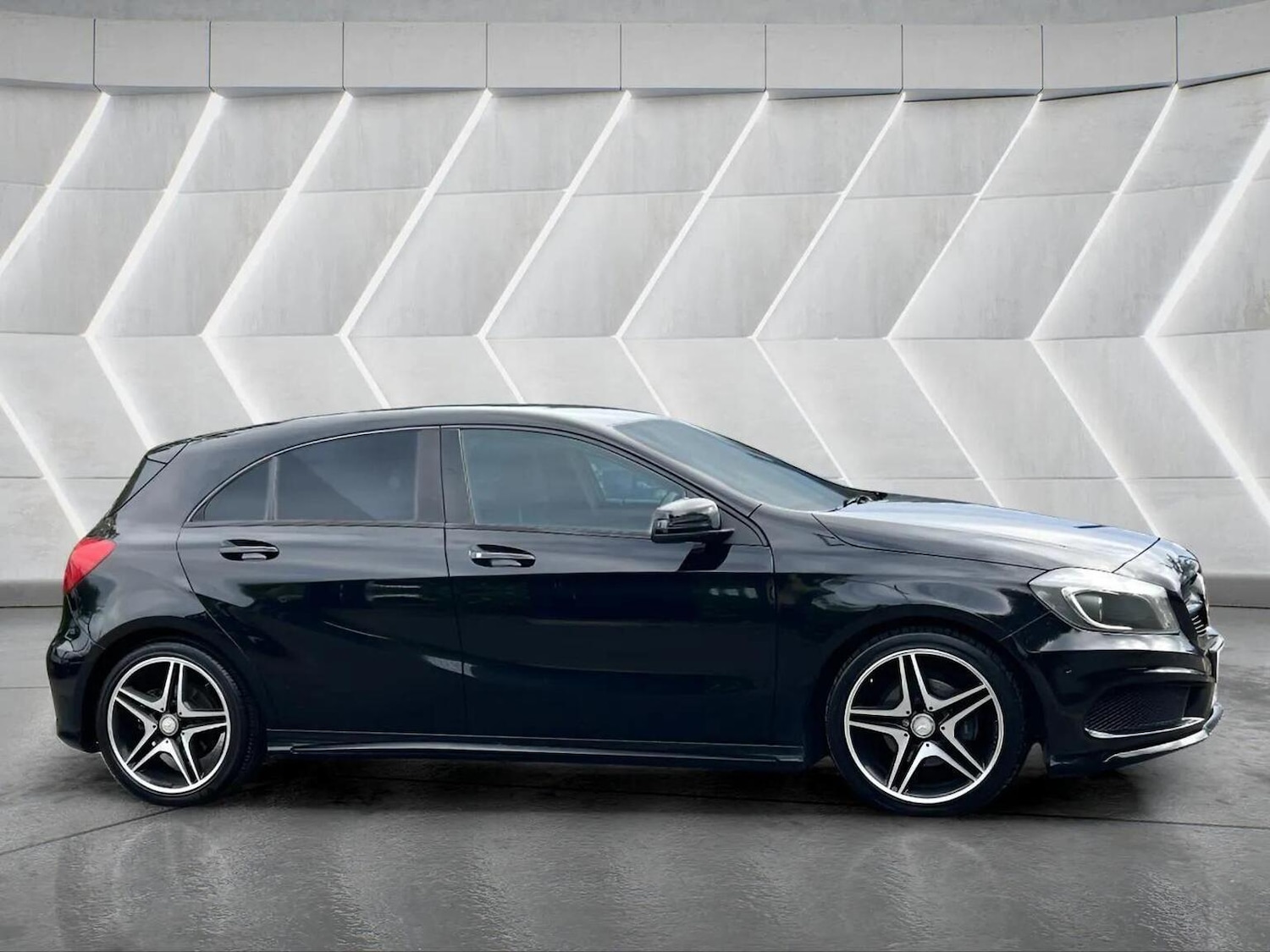 Used Mercedes-Benz A-Class 2015 for sale - 76566612: Photo 5