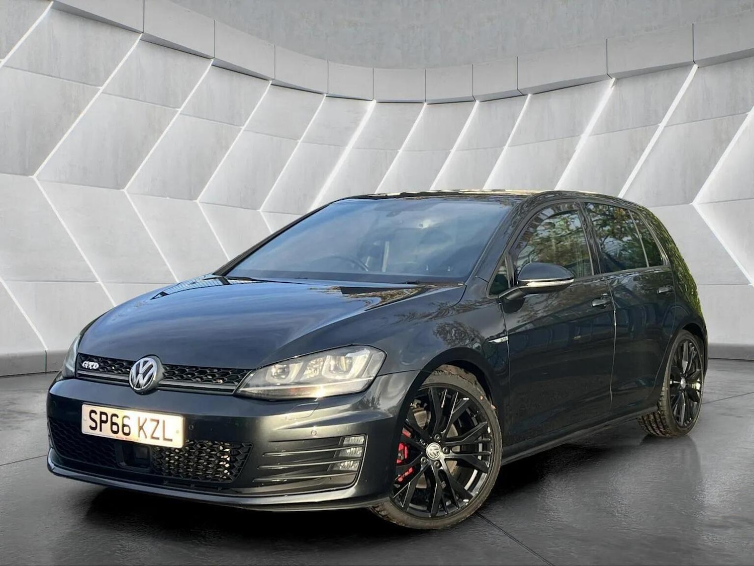 Used Volkswagen Golf 2016 for sale - 76566611: Photo 1