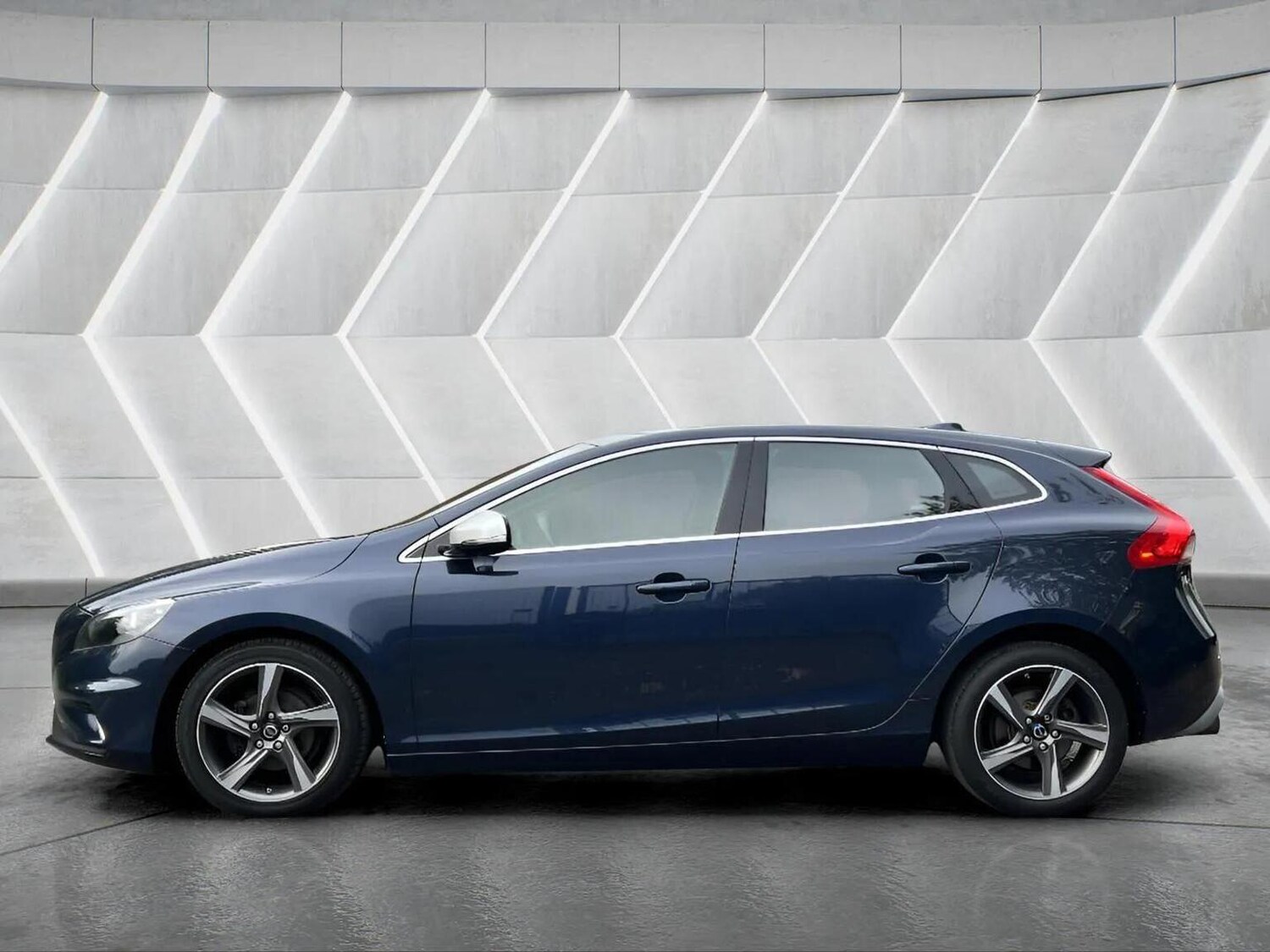 Used Volvo V40 2014 for sale - 76566633: Photo 11