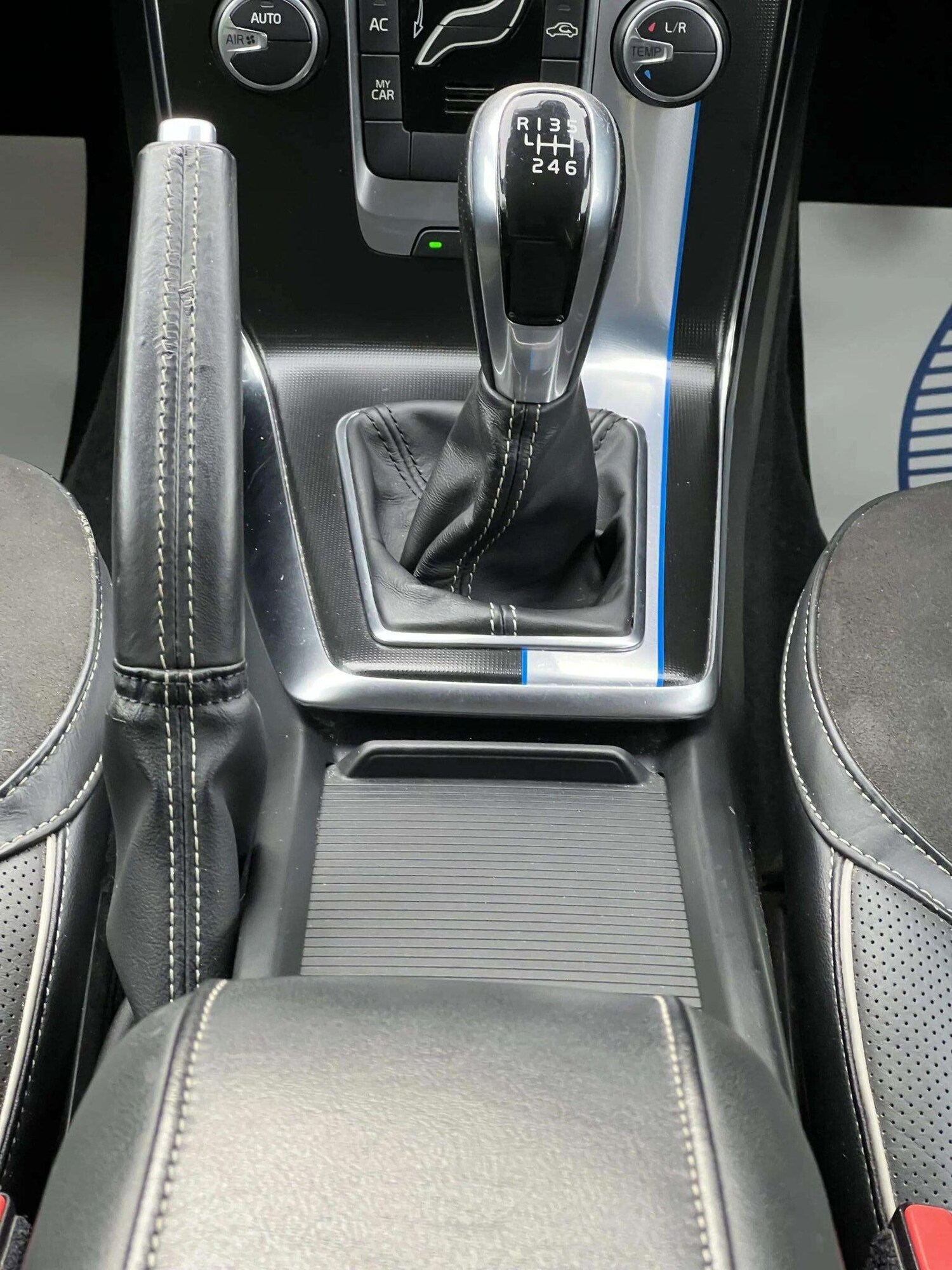 Used Volvo V40 2014 for sale - 76566633: Photo 24