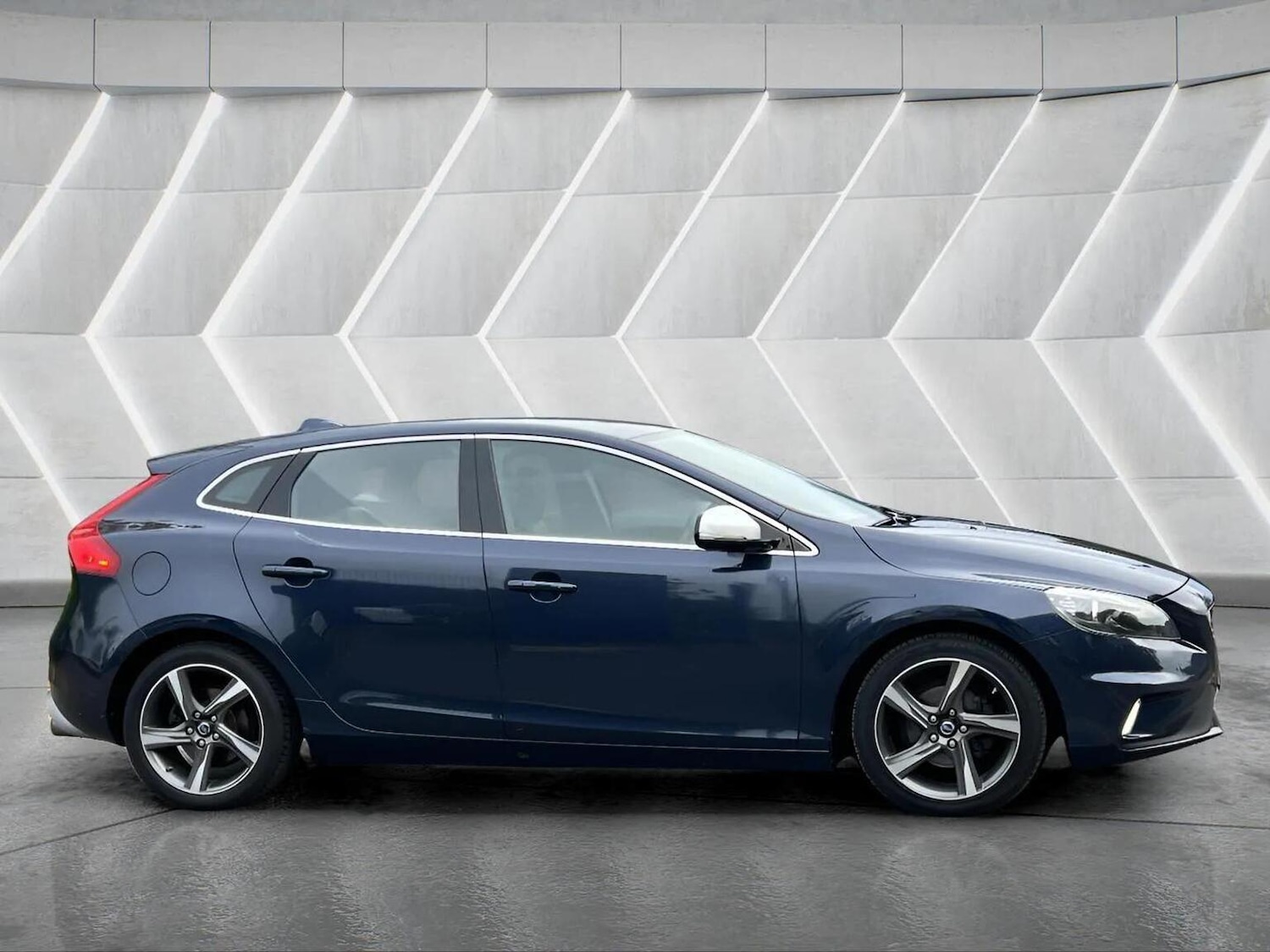 Used Volvo V40 2014 for sale - 76566633: Photo 4