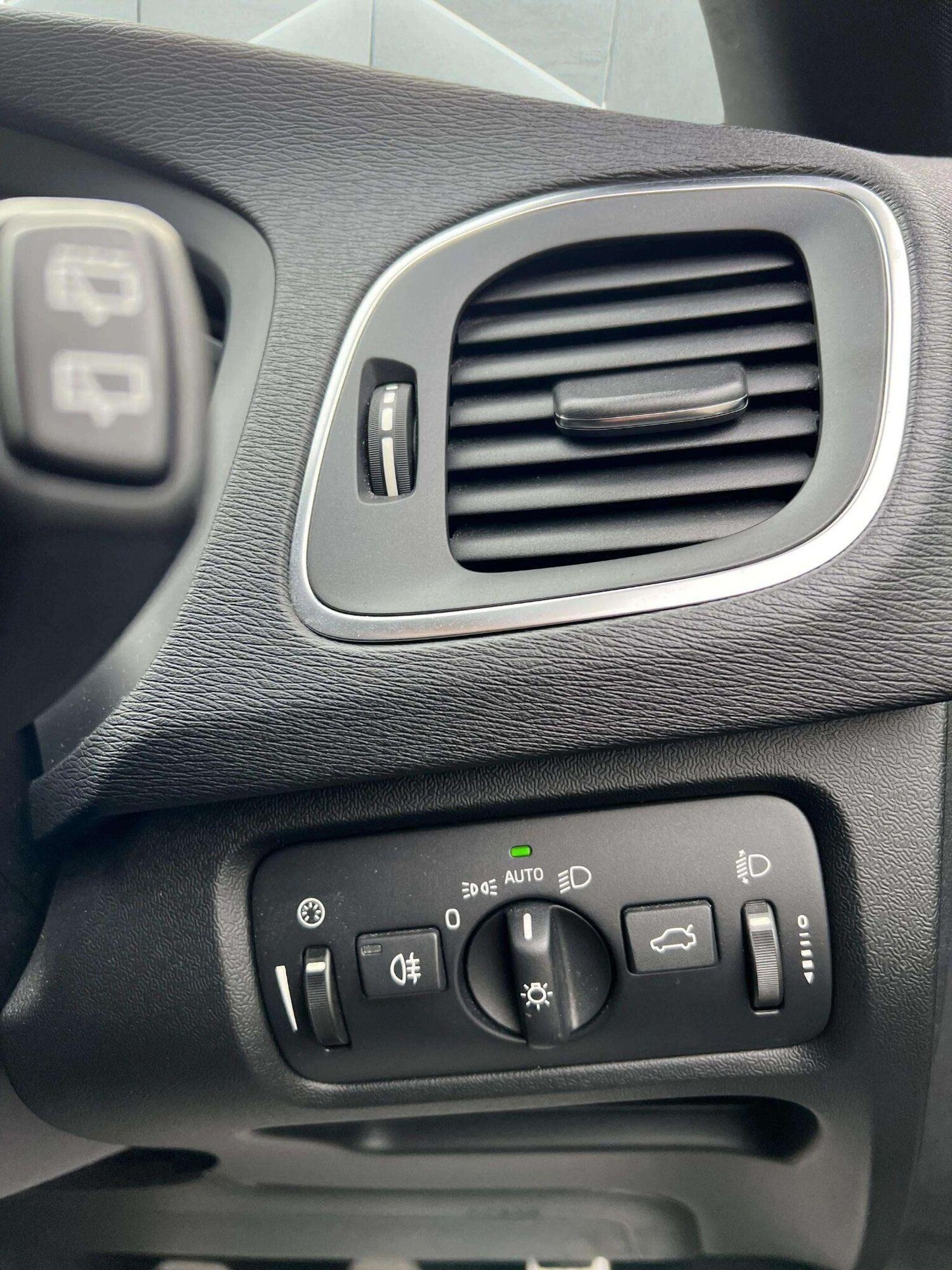 Used Volvo V40 2014 for sale - 76566633: Photo 41