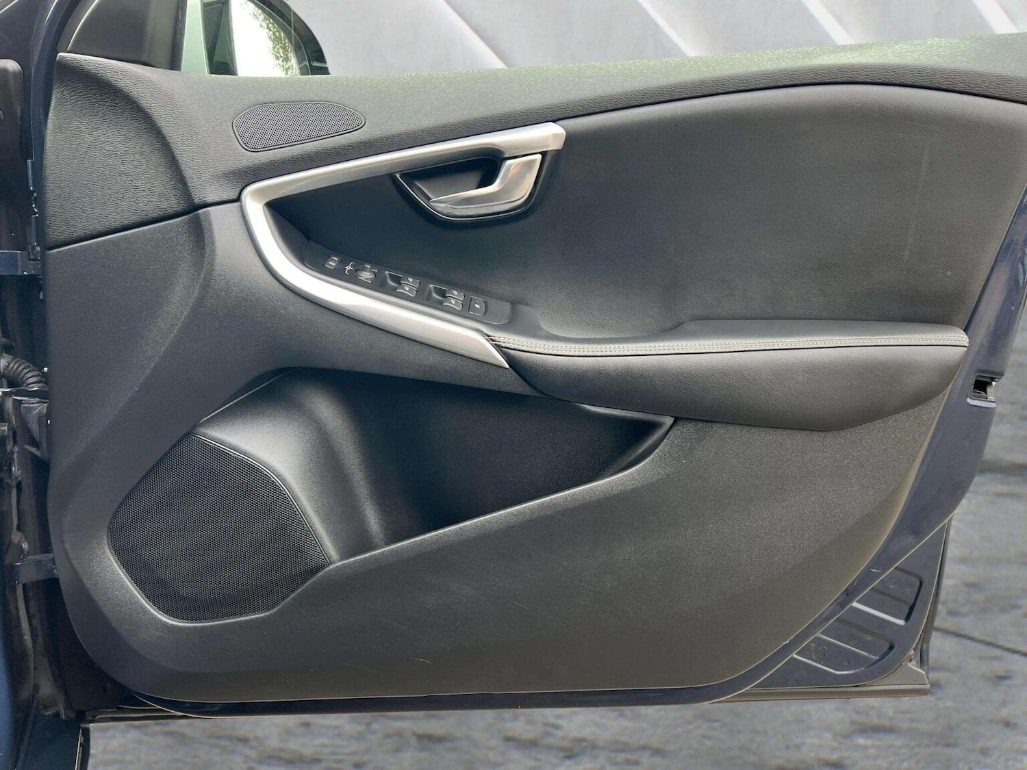 Used Volvo V40 2014 for sale - 76566633: Photo 42