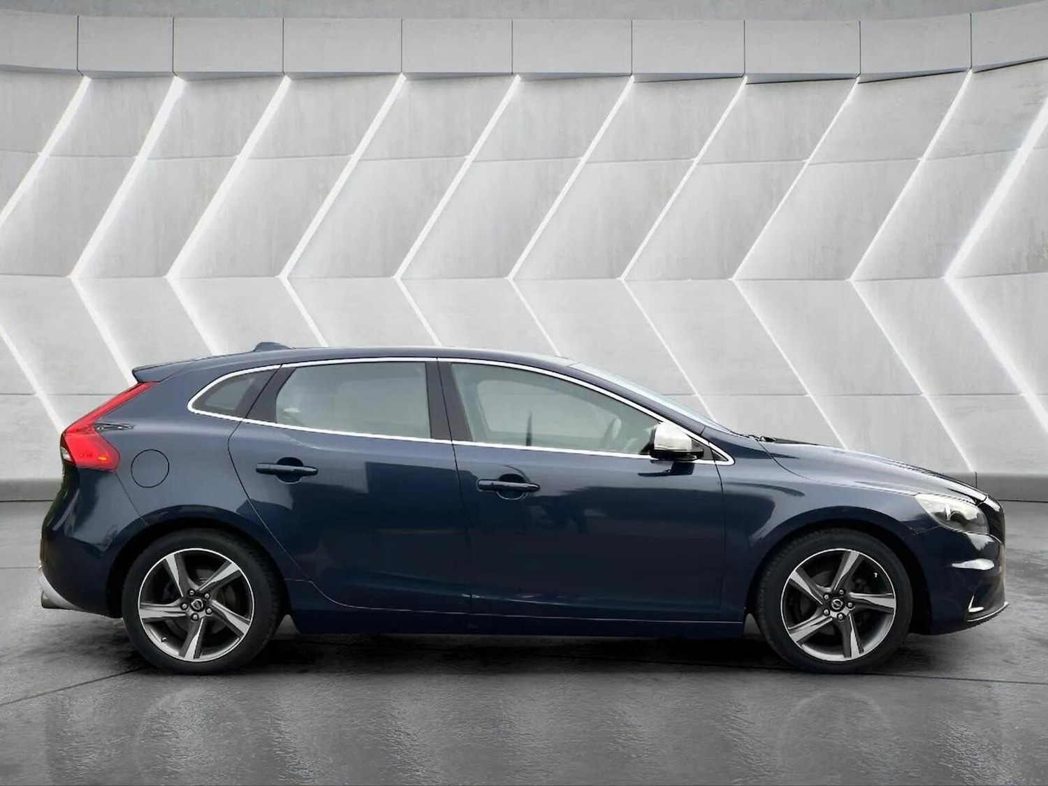 Used Volvo V40 2014 for sale - 76566633: Photo 5