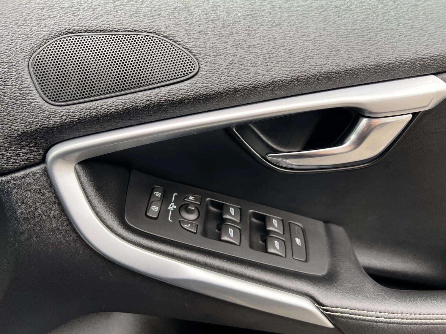 Used Volvo V40 2014 for sale - 76566633: Photo 61