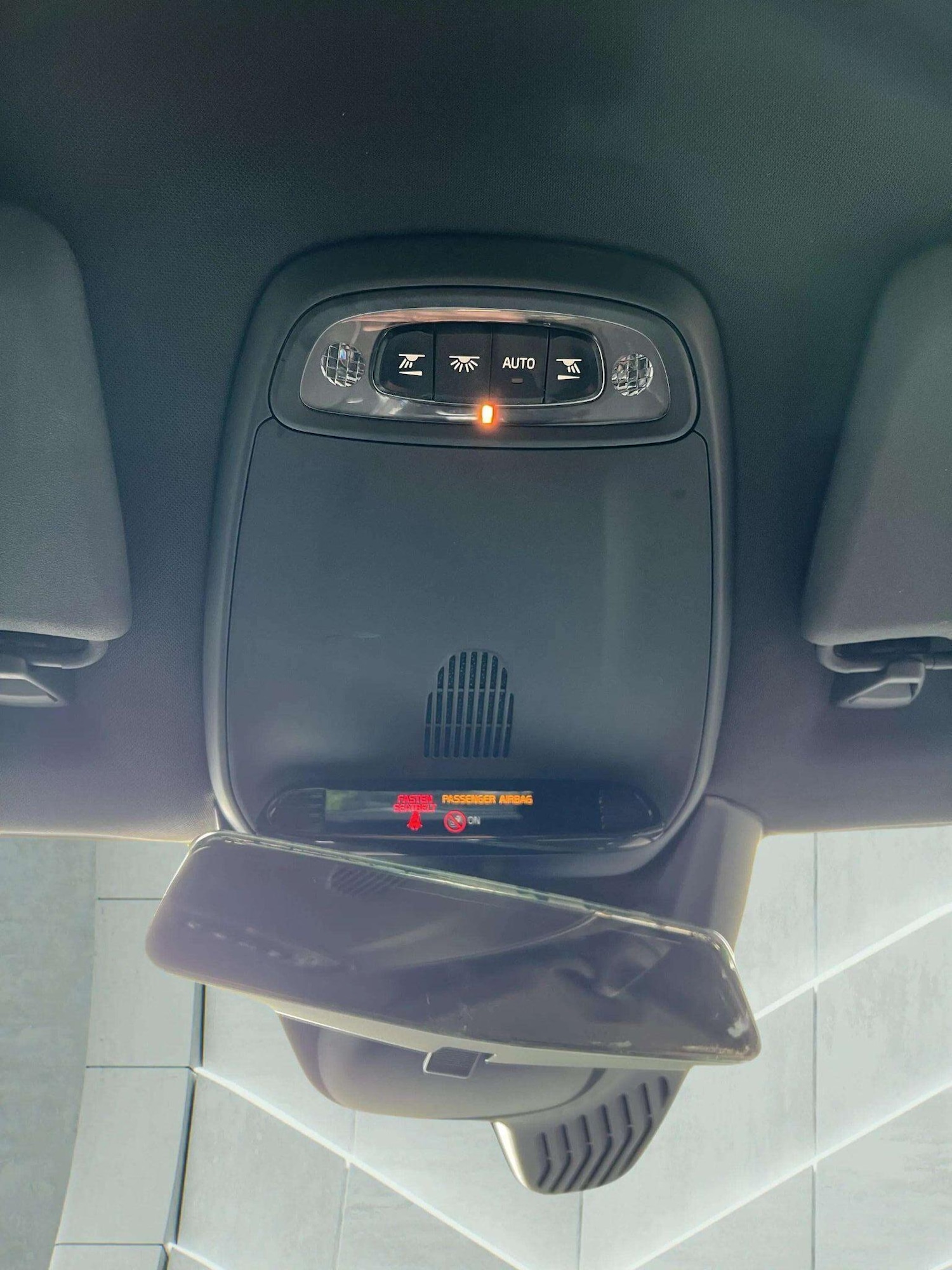 Used Volvo V40 2014 for sale - 76566633: Photo 64