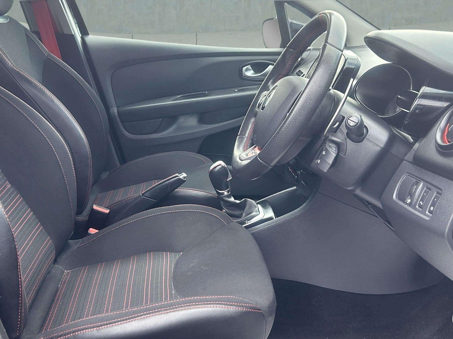 Used Renault Clio 2017 for sale - 76715365: Photo 19