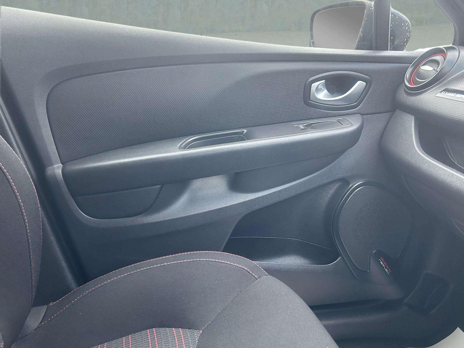 Used Renault Clio 2017 for sale - 76715365: Photo 31