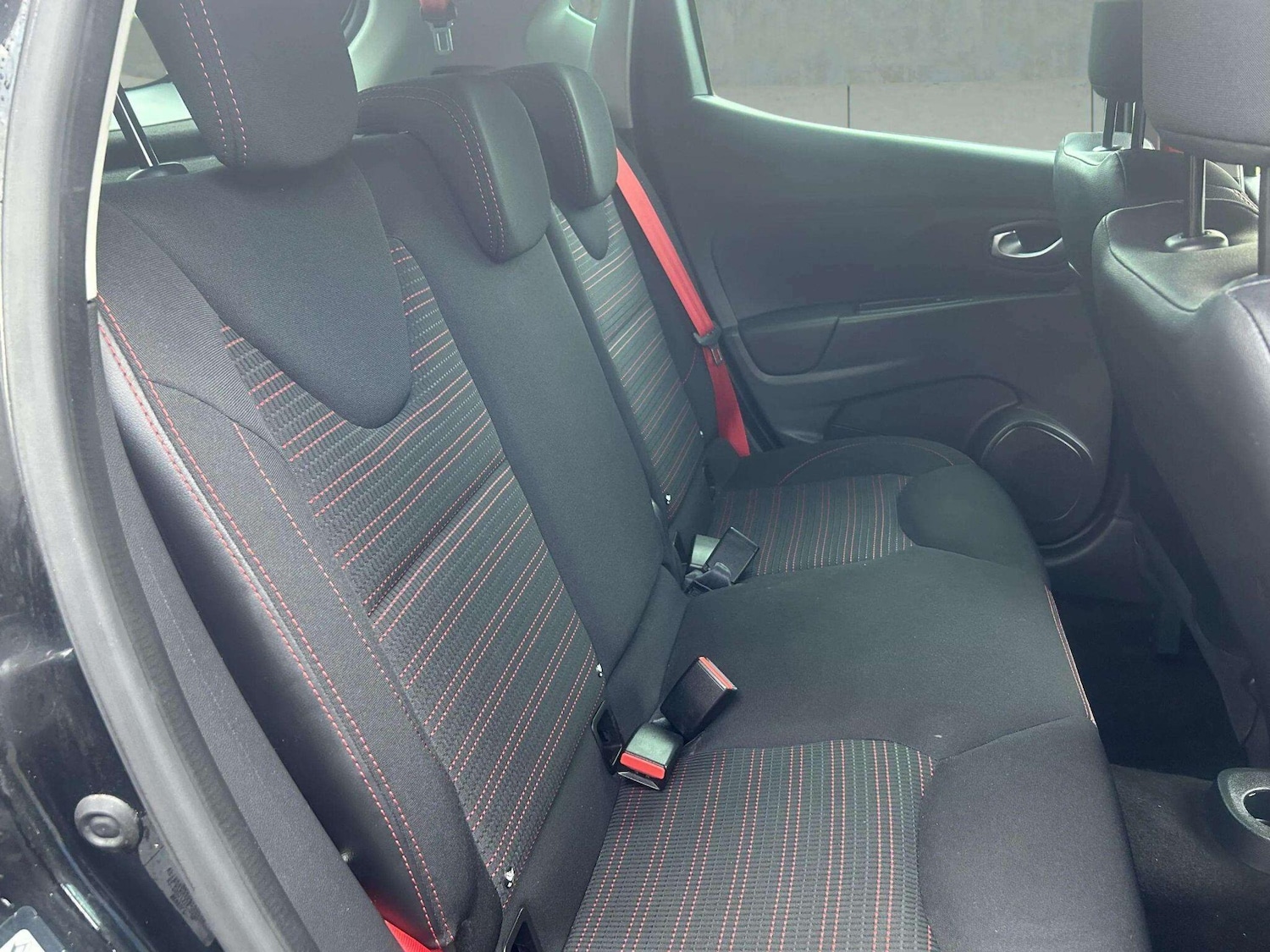 Used Renault Clio 2017 for sale - 76715365: Photo 38