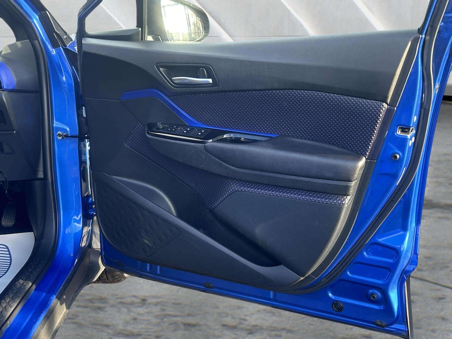 Used Toyota C-HR 2018 for sale - 76688815: Photo 17