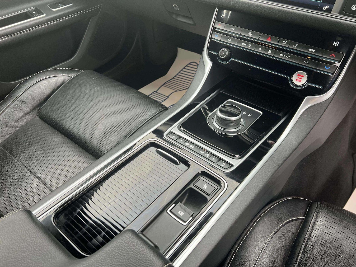 Used Jaguar XF 2018 for sale - 76598470: Photo 29