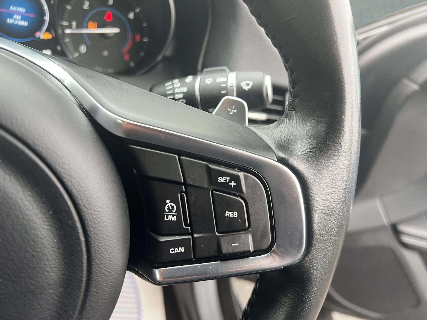 Used Jaguar XF 2018 for sale - 76598470: Photo 33