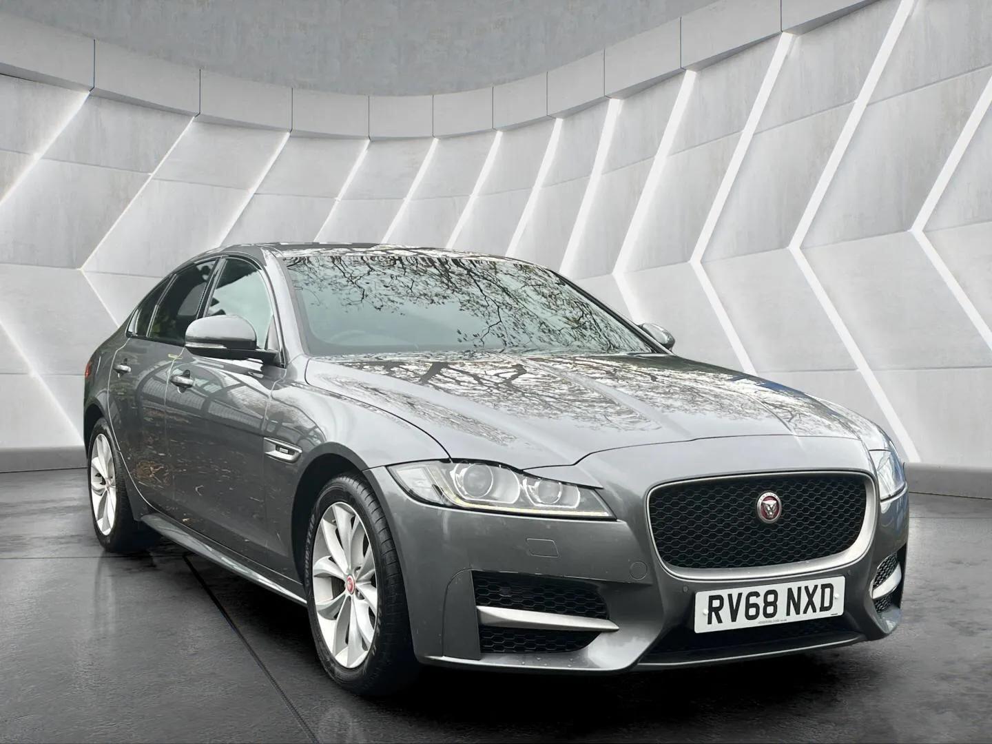 Used Jaguar XF 2018 for sale - 76598470: Photo 4