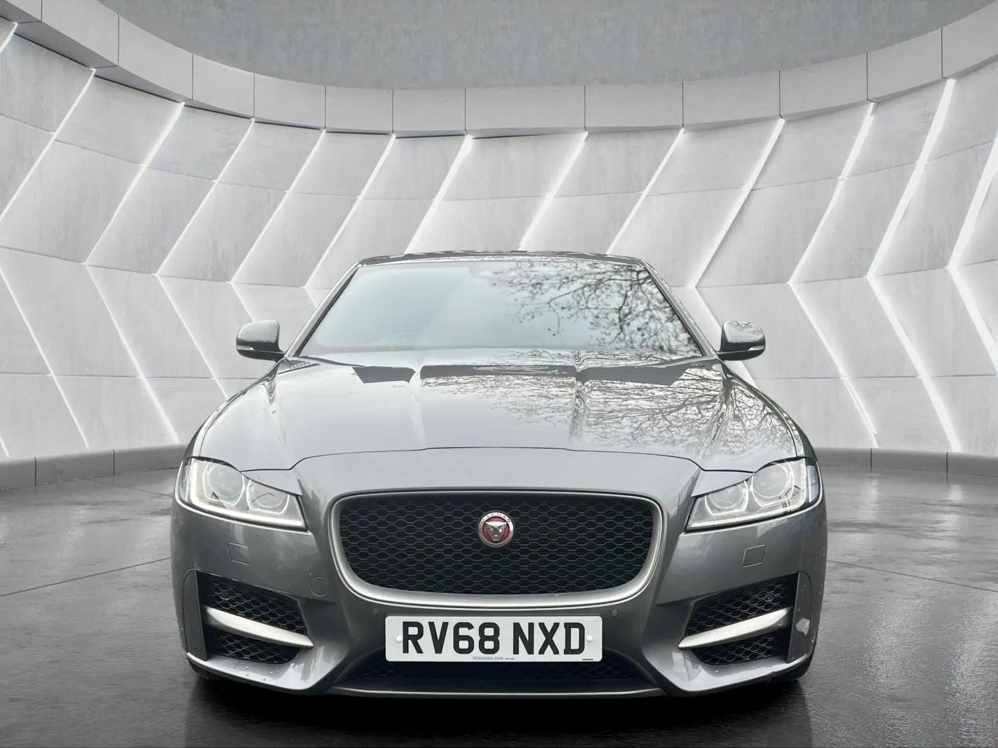 Used Jaguar XF 2018 for sale - 76598470: Photo 8