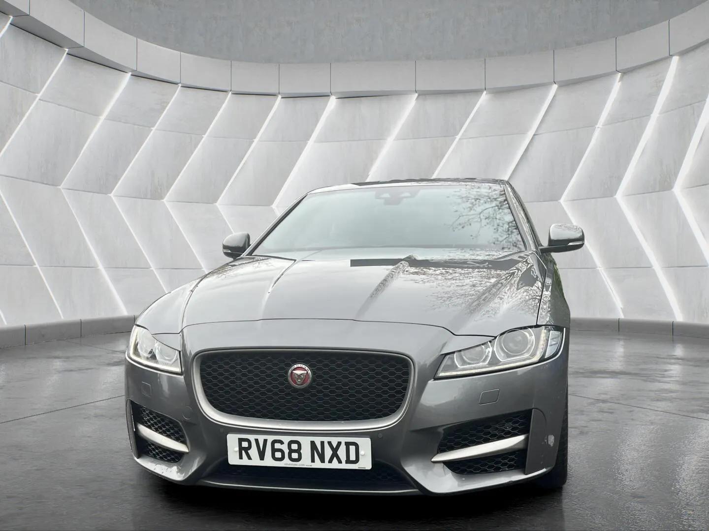 Used Jaguar XF 2018 for sale - 76598470: Photo 9