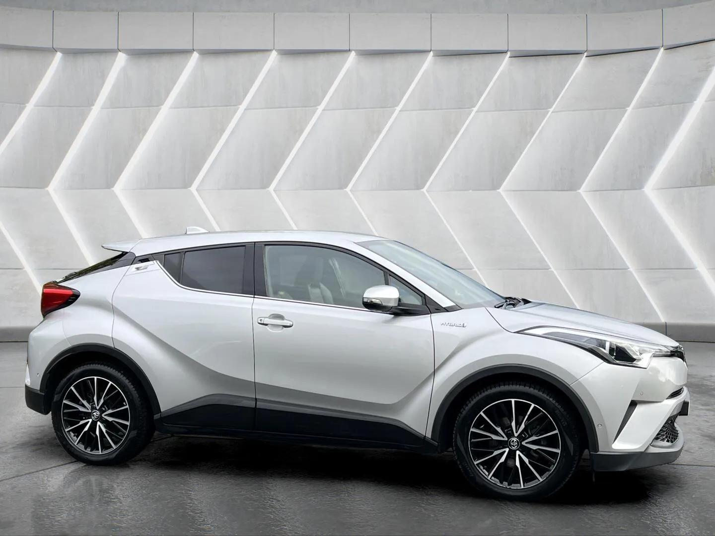 Used Toyota C-HR 2018 for sale - 76598457: Photo 4