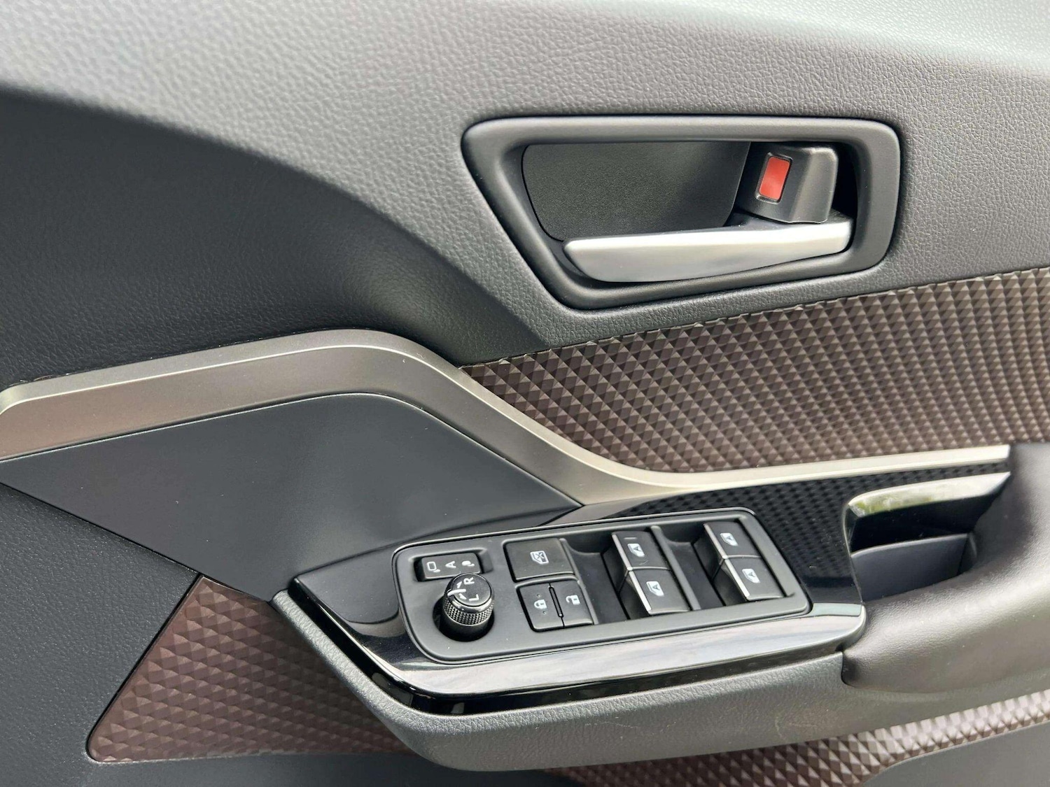 Used Toyota C-HR 2018 for sale - 76598457: Photo 47