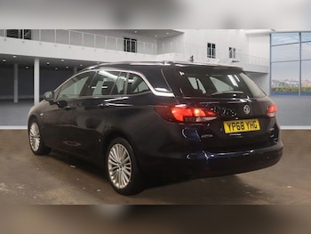 Used Vauxhall Astra 2018 for sale - 76634039: Photo