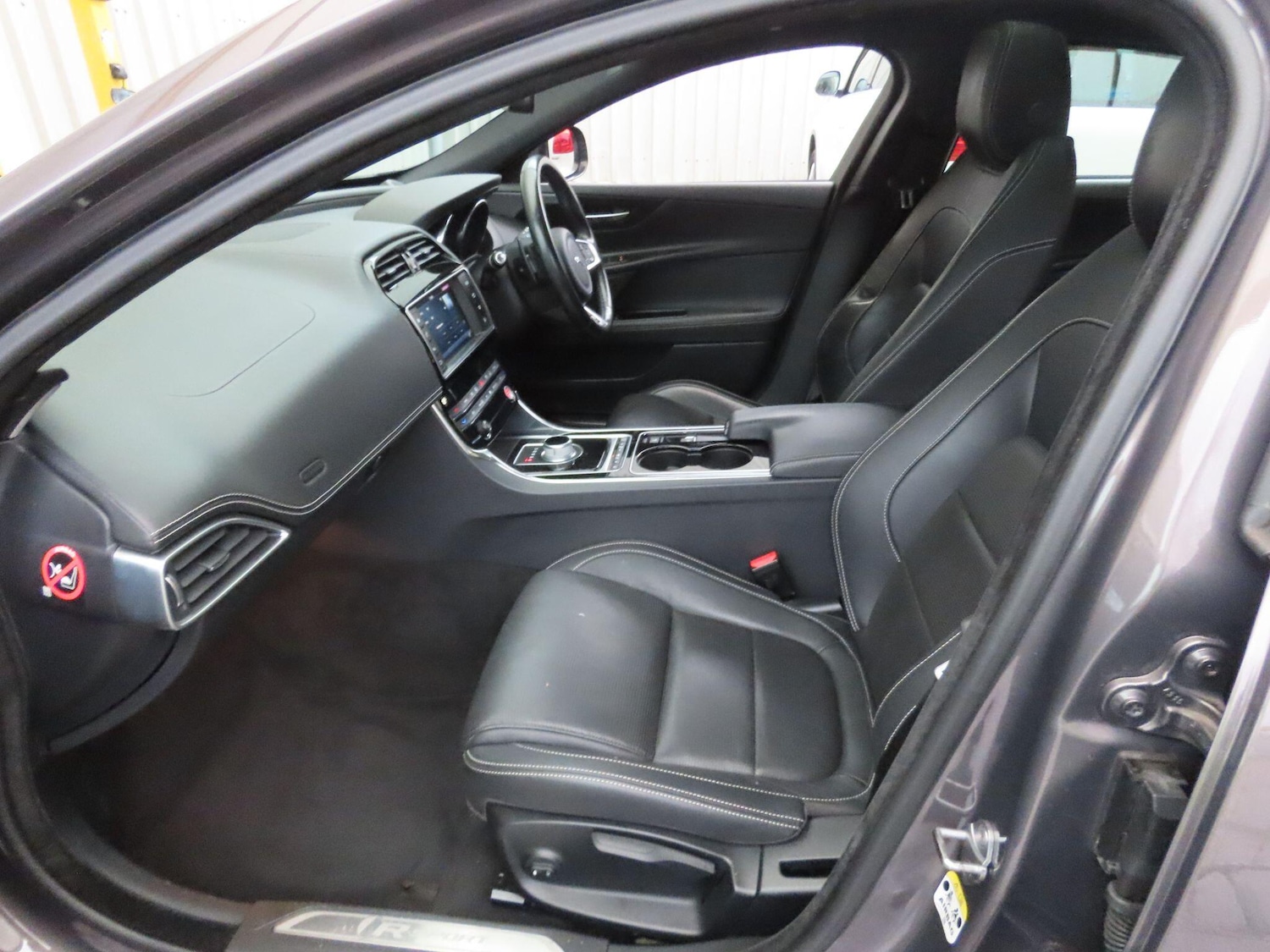 Used Jaguar XE 2016 for sale - 76801152: Photo 11