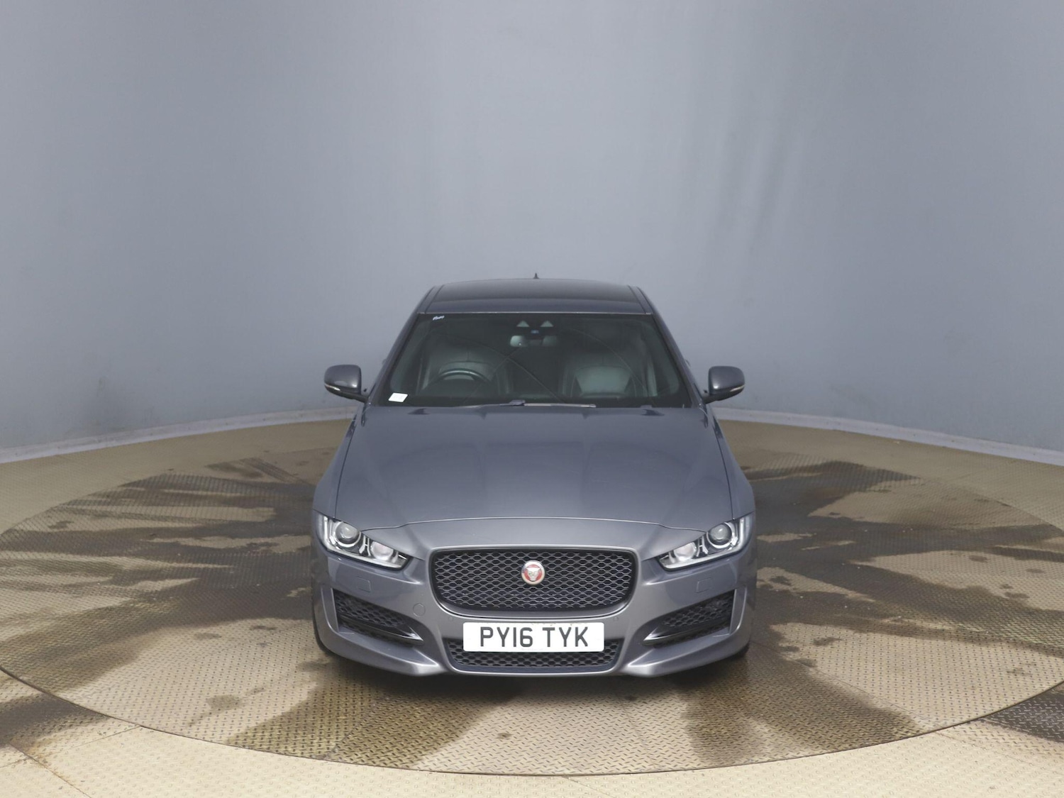 Used Jaguar XE 2016 for sale - 76801152: Photo 2