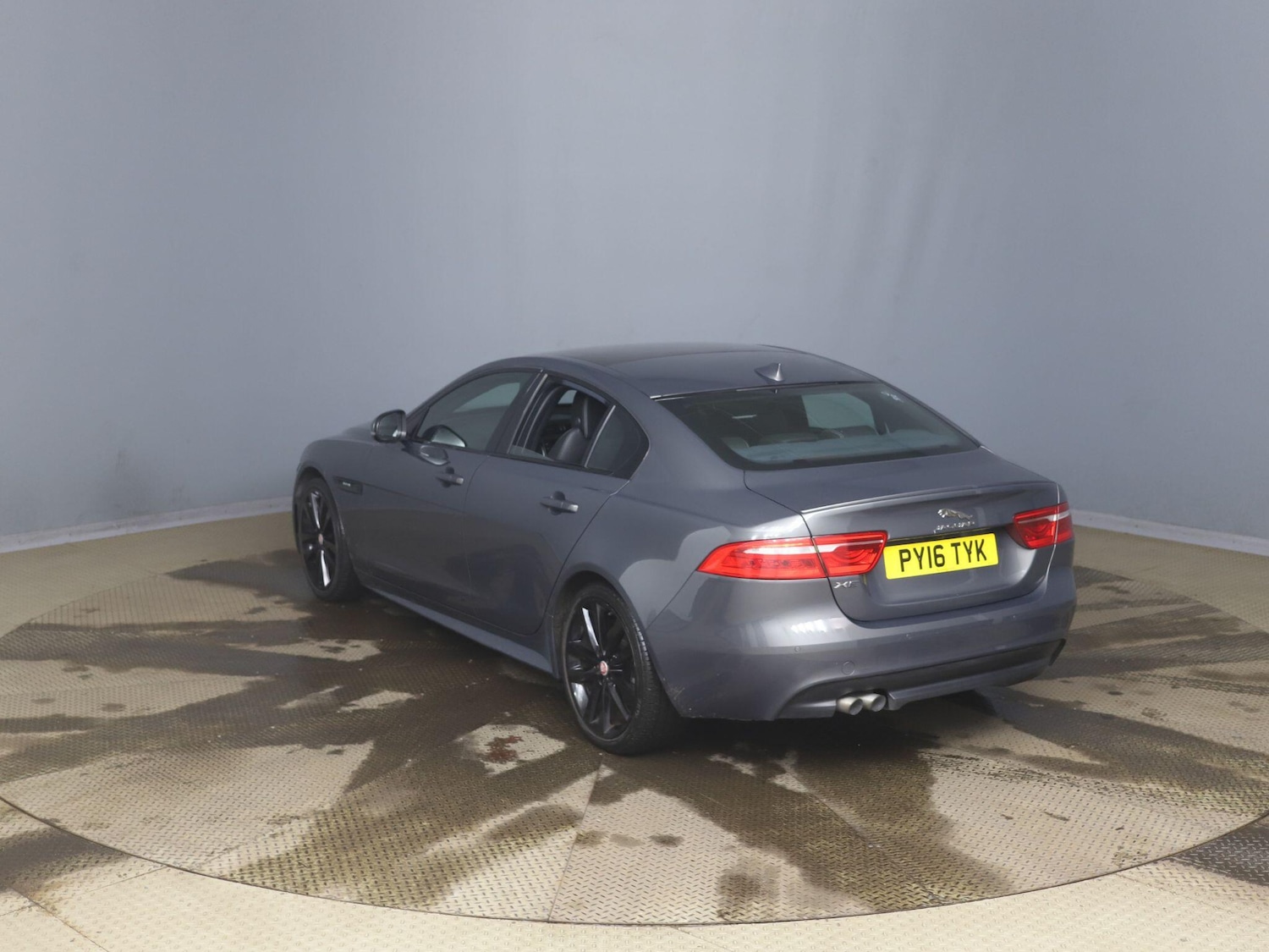 Used Jaguar XE 2016 for sale - 76801152: Photo 3