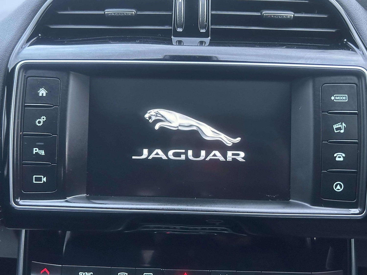 Used Jaguar XE 2016 for sale - 76801152: Photo 30