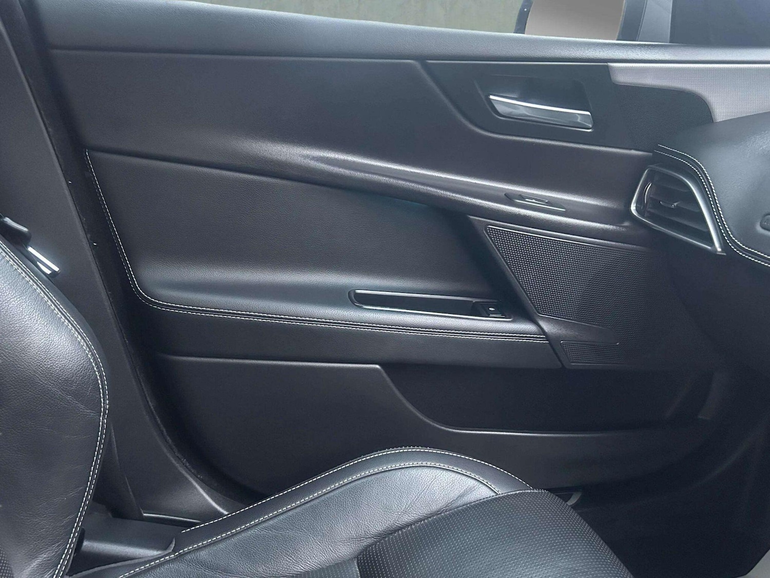 Used Jaguar XE 2016 for sale - 76801152: Photo 36