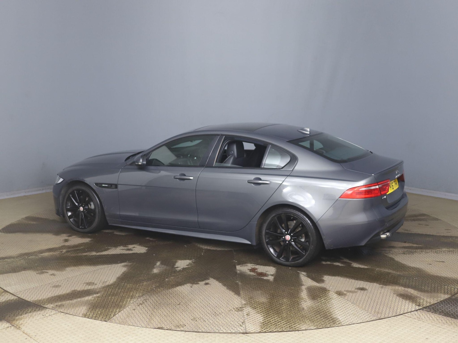 Used Jaguar XE 2016 for sale - 76801152: Photo 4