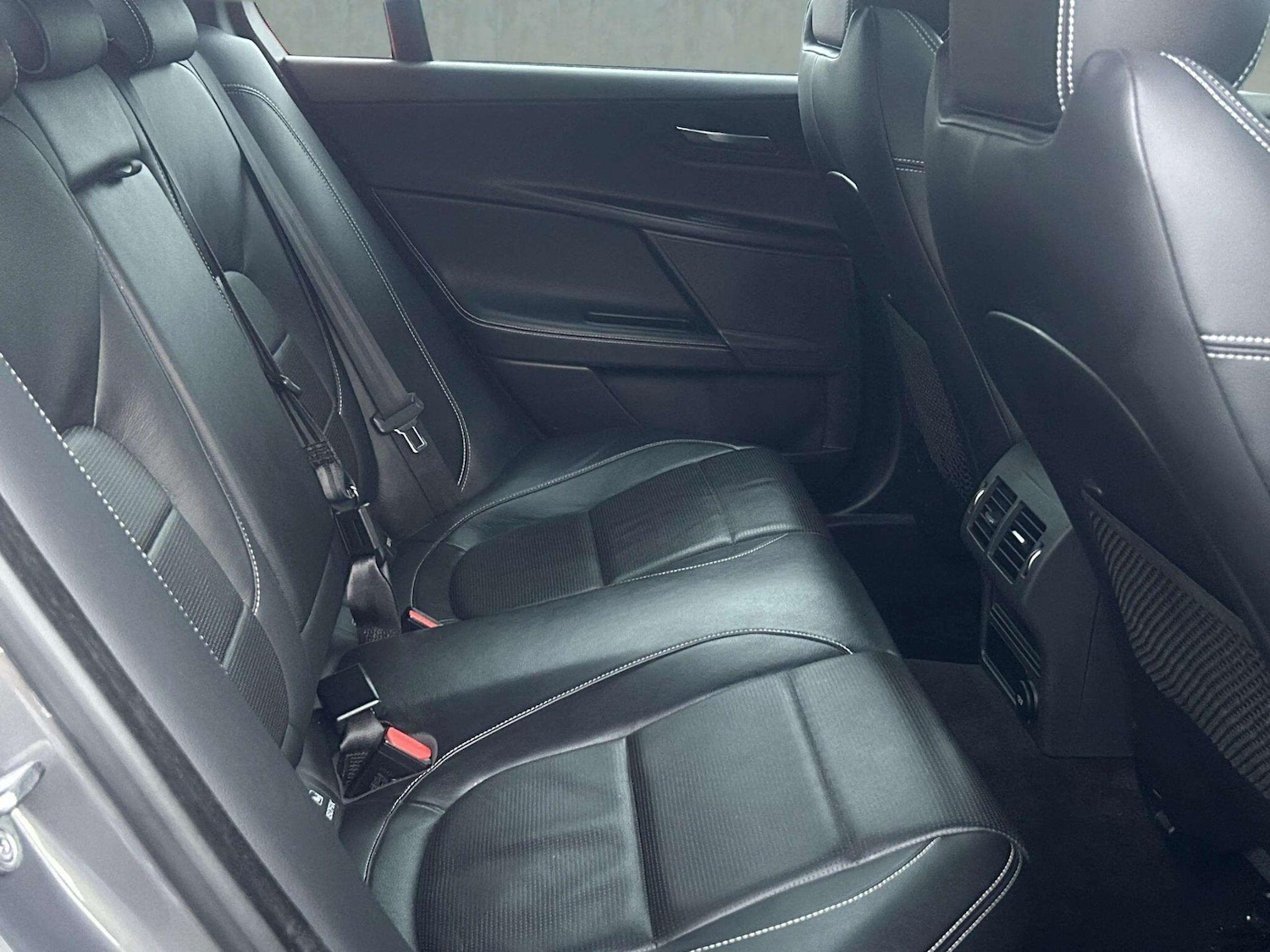 Used Jaguar XE 2016 for sale - 76801152: Photo 41