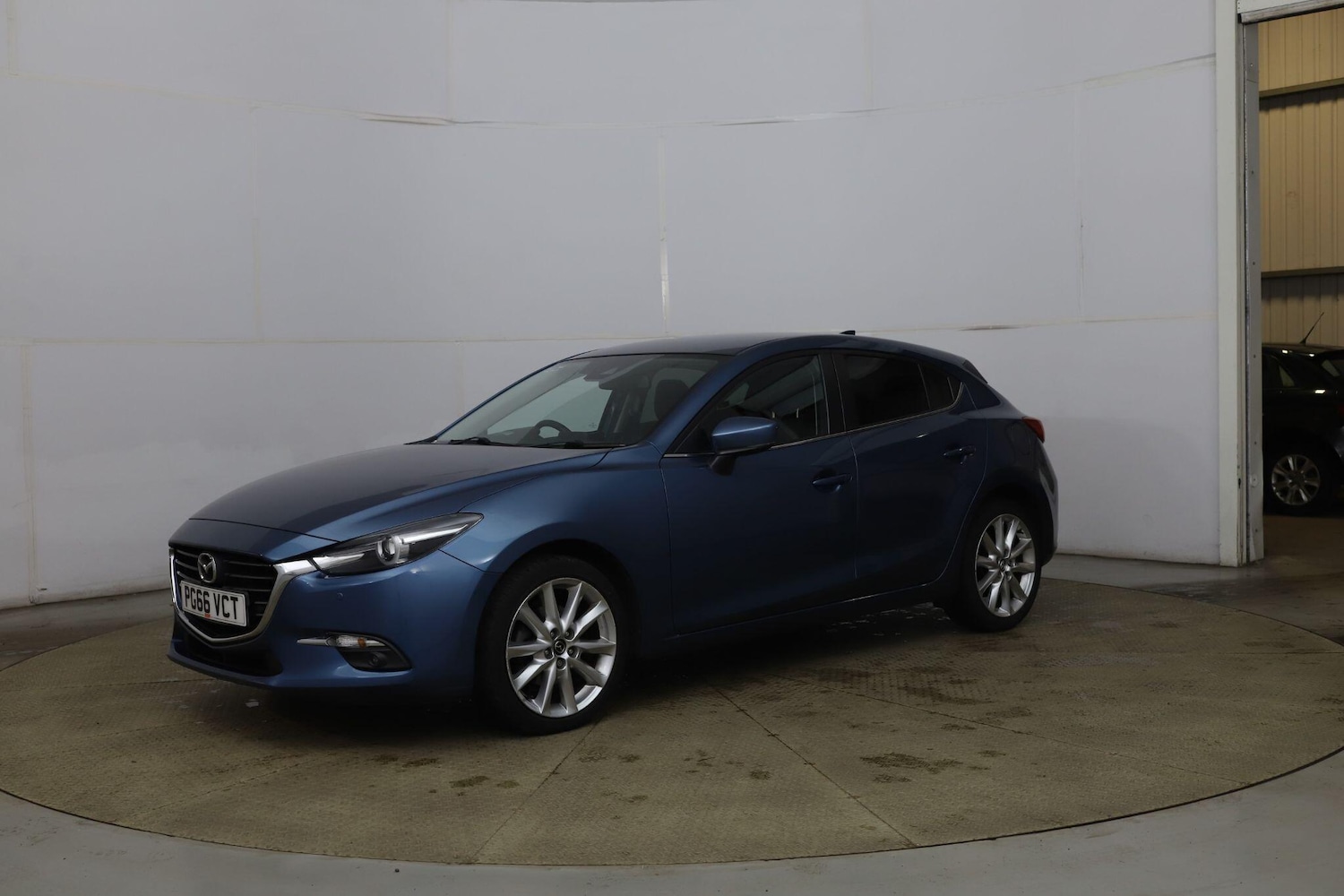 Used Mazda Mazda3 2017 for sale - 76715210: Photo 2