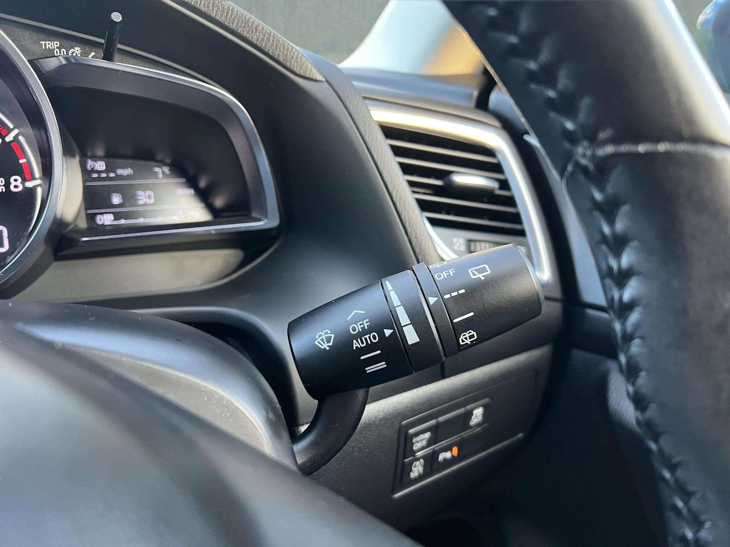 Used Mazda Mazda3 2017 for sale - 76715210: Photo 31