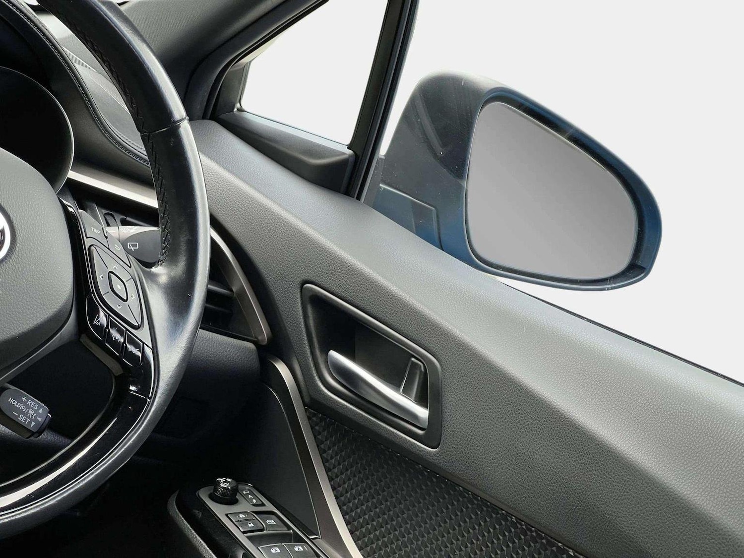 Used Toyota C-HR 2018 for sale - 76571135: Photo 45