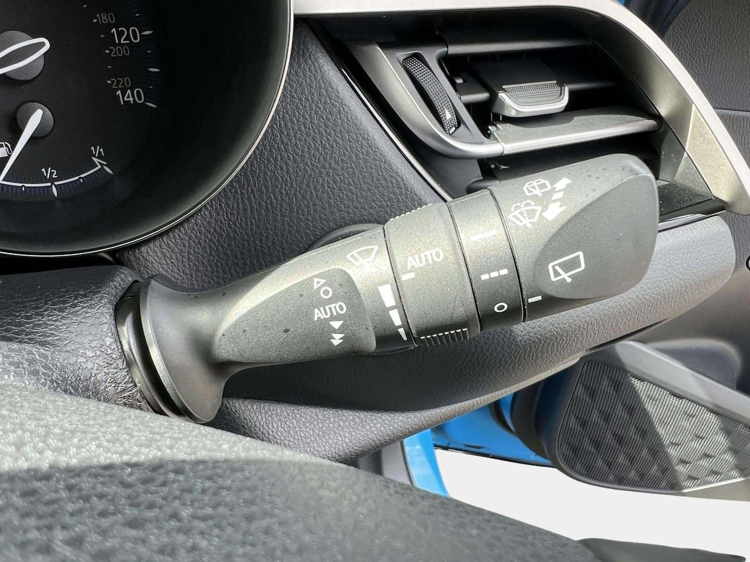 Used Toyota C-HR 2018 for sale - 76571135: Photo 56