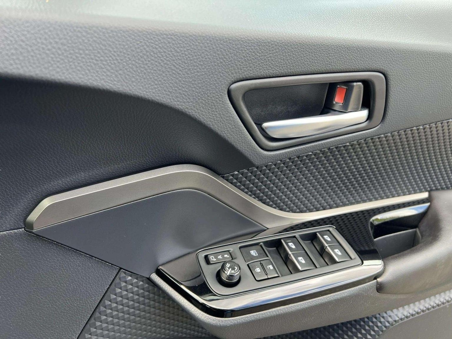 Used Toyota C-HR 2018 for sale - 76571135: Photo 59