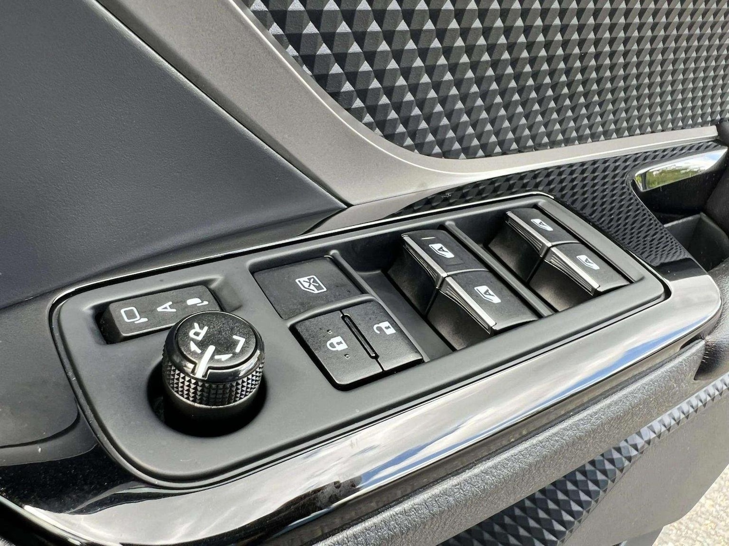 Used Toyota C-HR 2018 for sale - 76571135: Photo 60