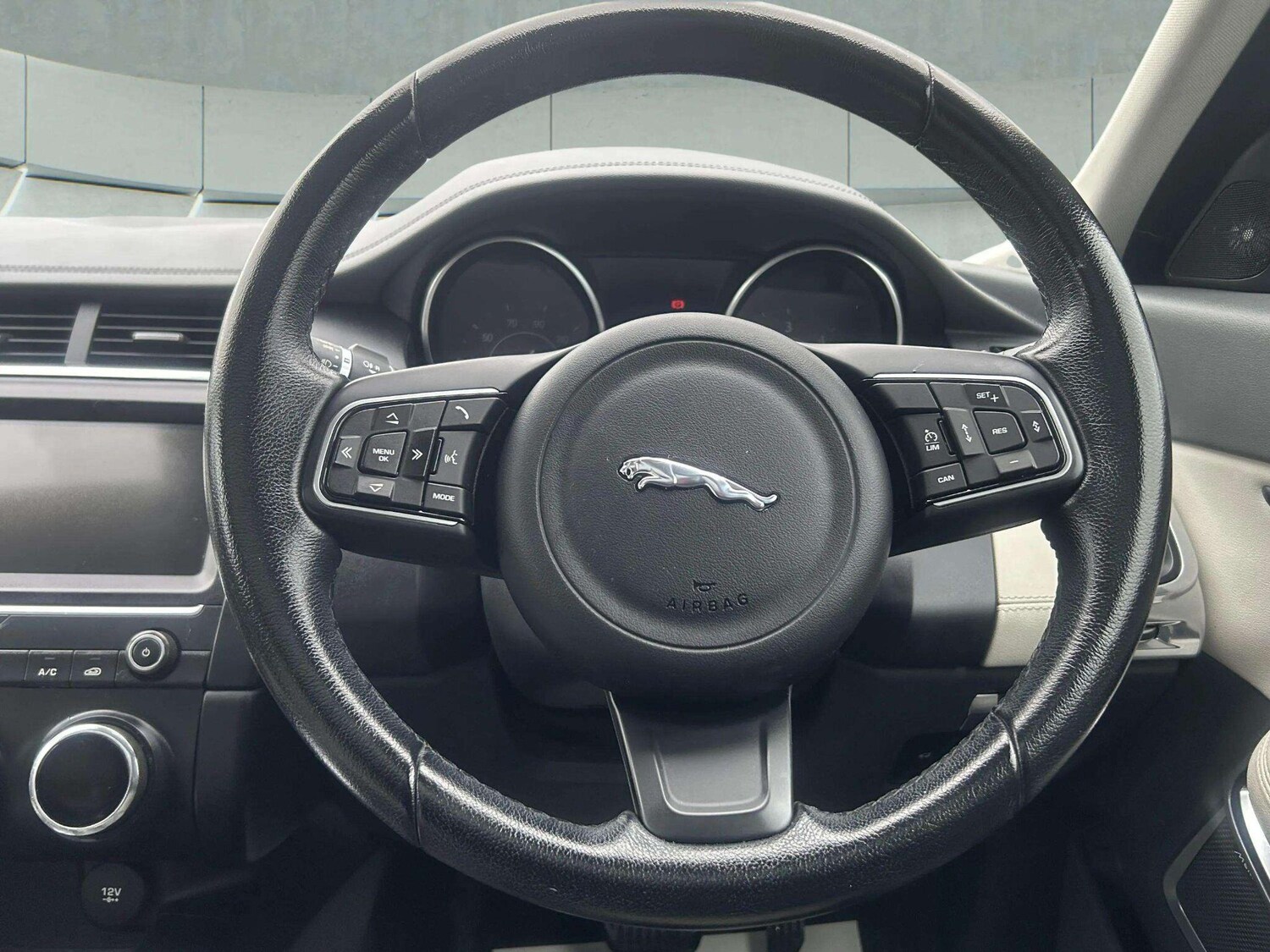 Used Jaguar E-Pace 2018 for sale - 76802348: Photo 21