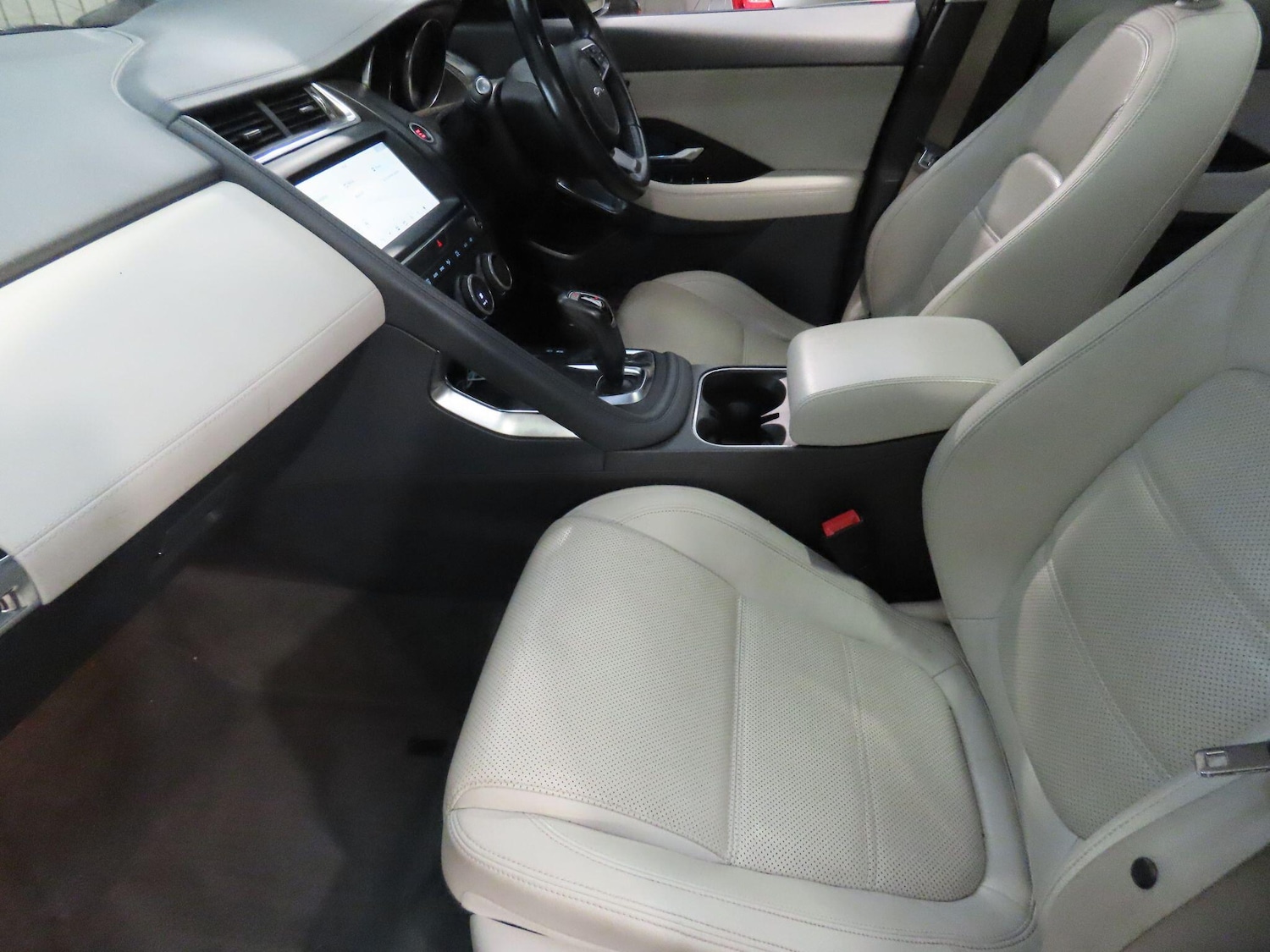 Used Jaguar E-Pace 2018 for sale - 76802348: Photo 8