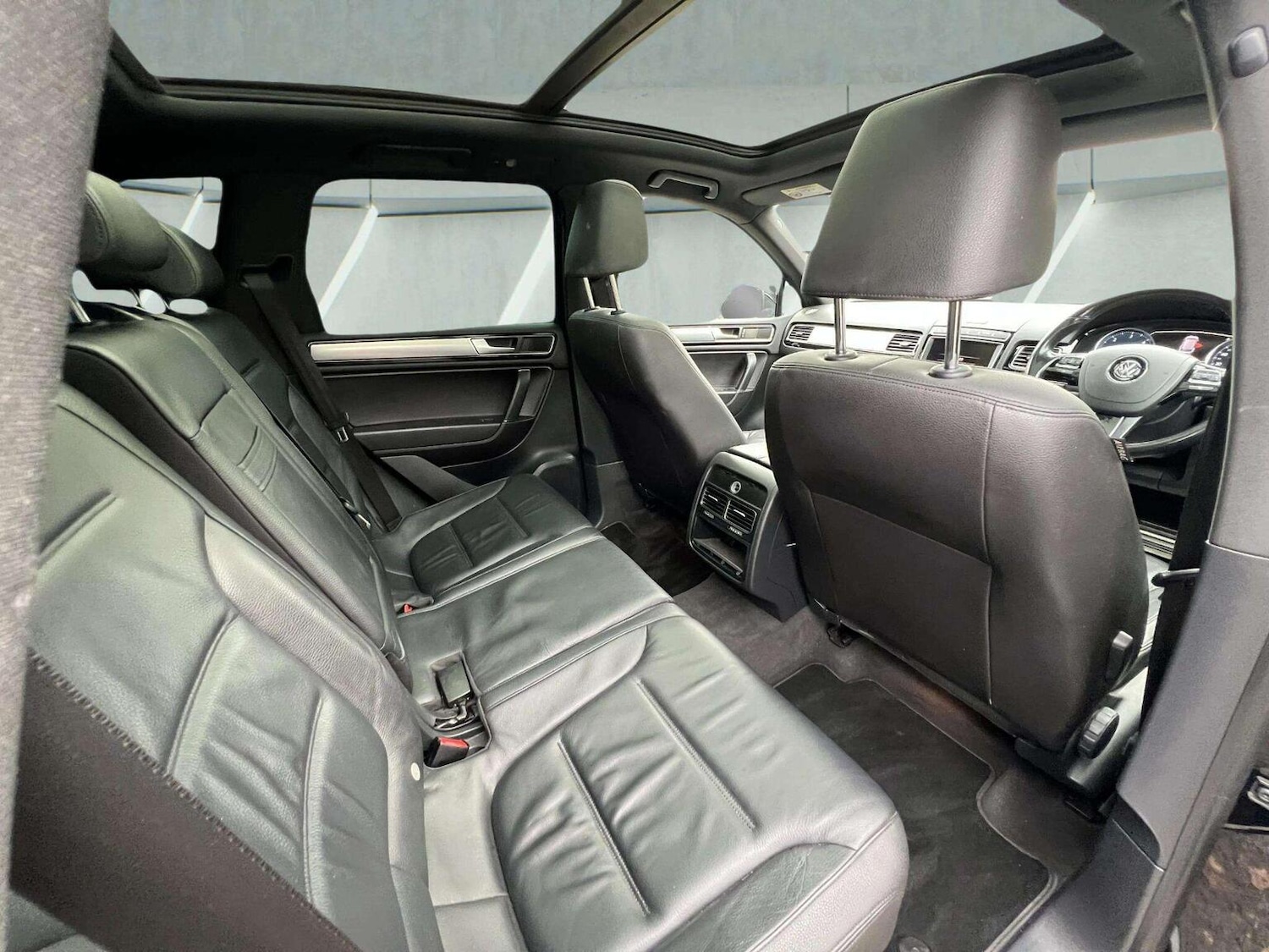 Used Volkswagen Touareg 2015 for sale - 76566628: Photo 31