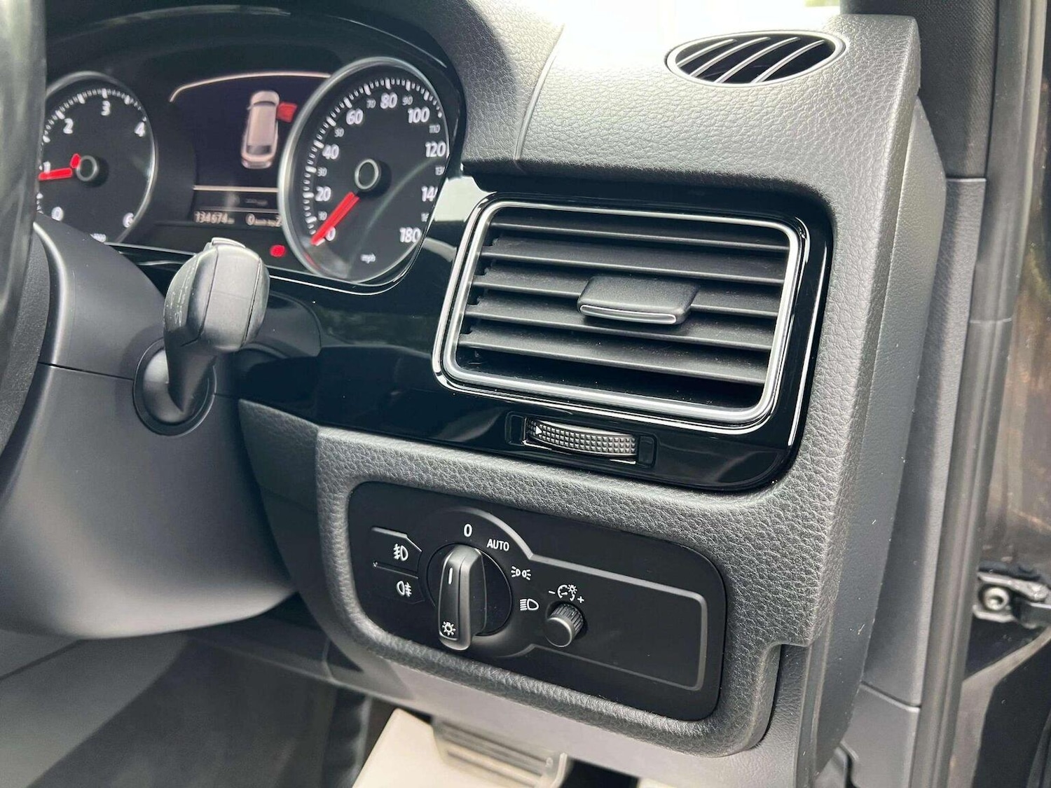 Used Volkswagen Touareg 2015 for sale - 76566628: Photo 39