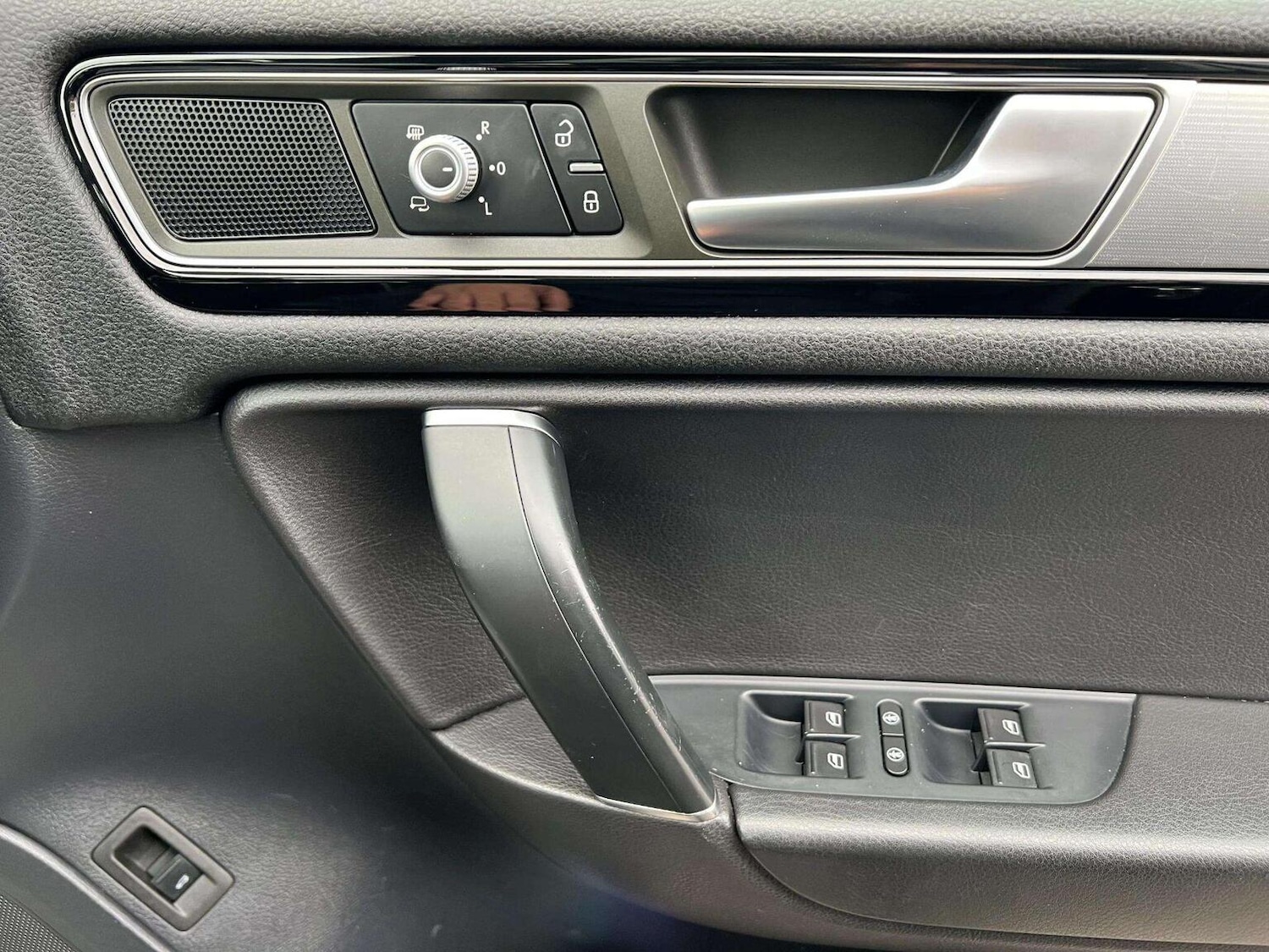 Used Volkswagen Touareg 2015 for sale - 76566628: Photo 42