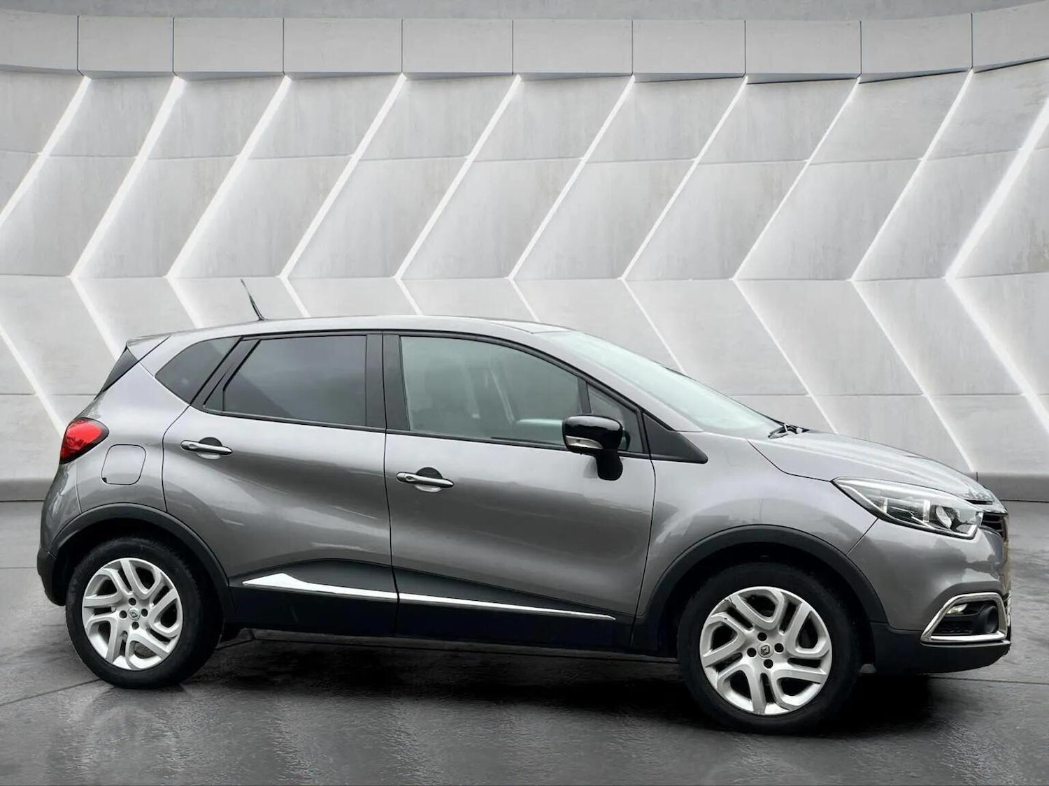 Used Renault Captur 2016 for sale - 76566629: Photo 4