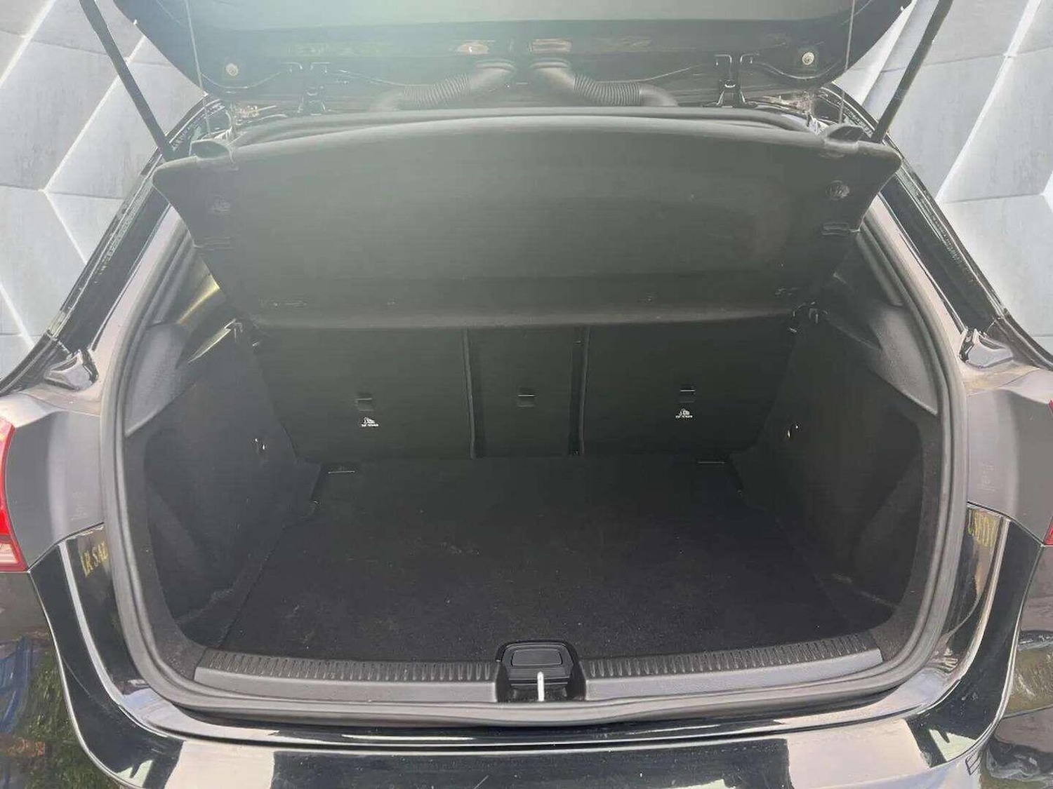 Used Mercedes-Benz A-Class 2018 for sale - 76566608: Photo 35