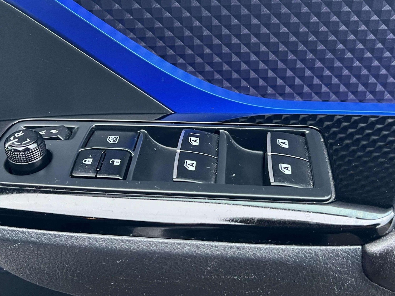 Used Toyota C-HR 2018 for sale - 76714601: Photo 21