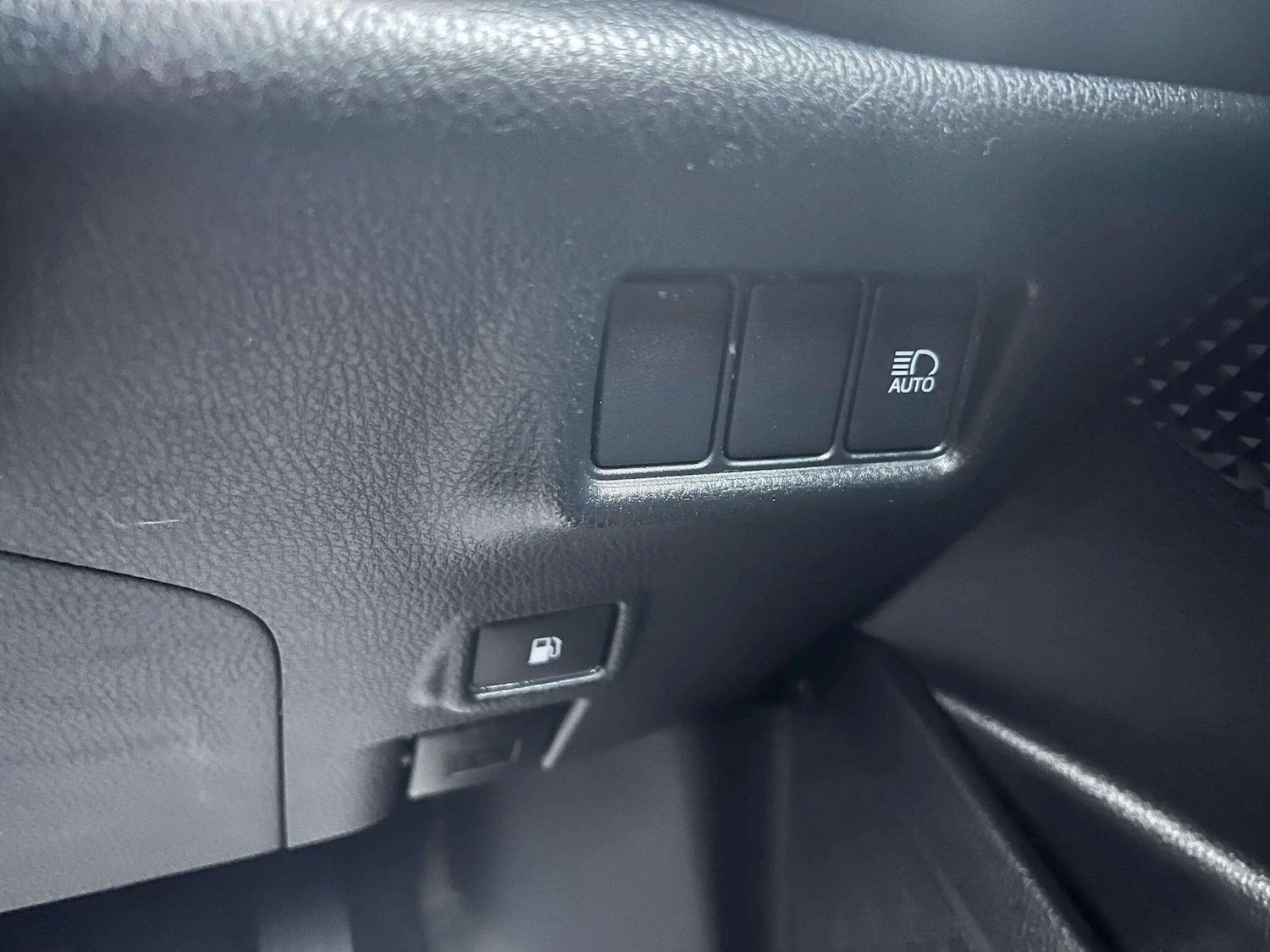 Used Toyota C-HR 2018 for sale - 76714601: Photo 28