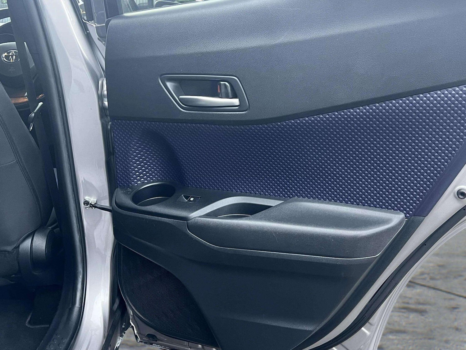 Used Toyota C-HR 2018 for sale - 76714601: Photo 40