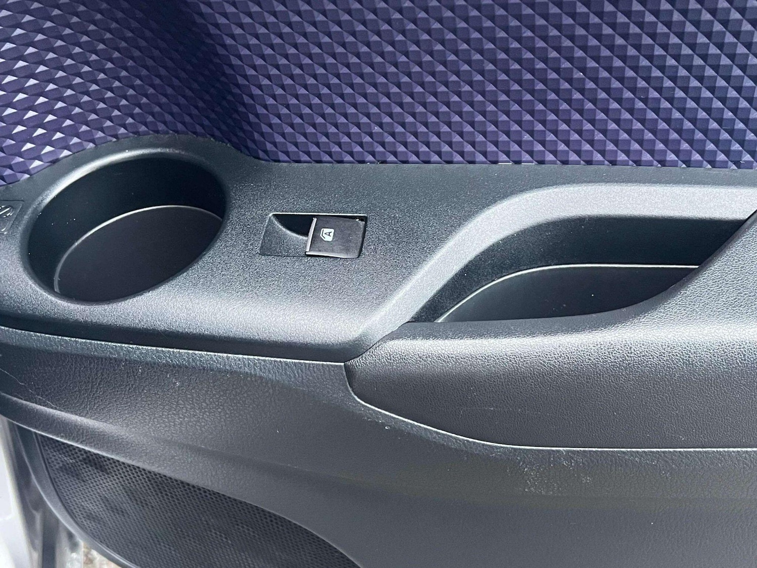 Used Toyota C-HR 2018 for sale - 76714601: Photo 44