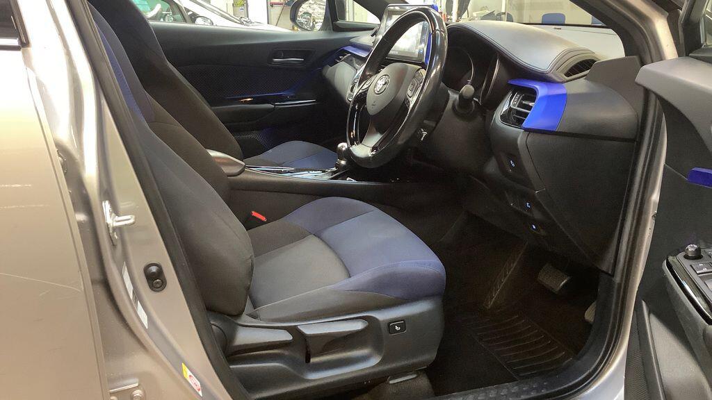 Used Toyota C-HR 2018 for sale - 76714601: Photo 9