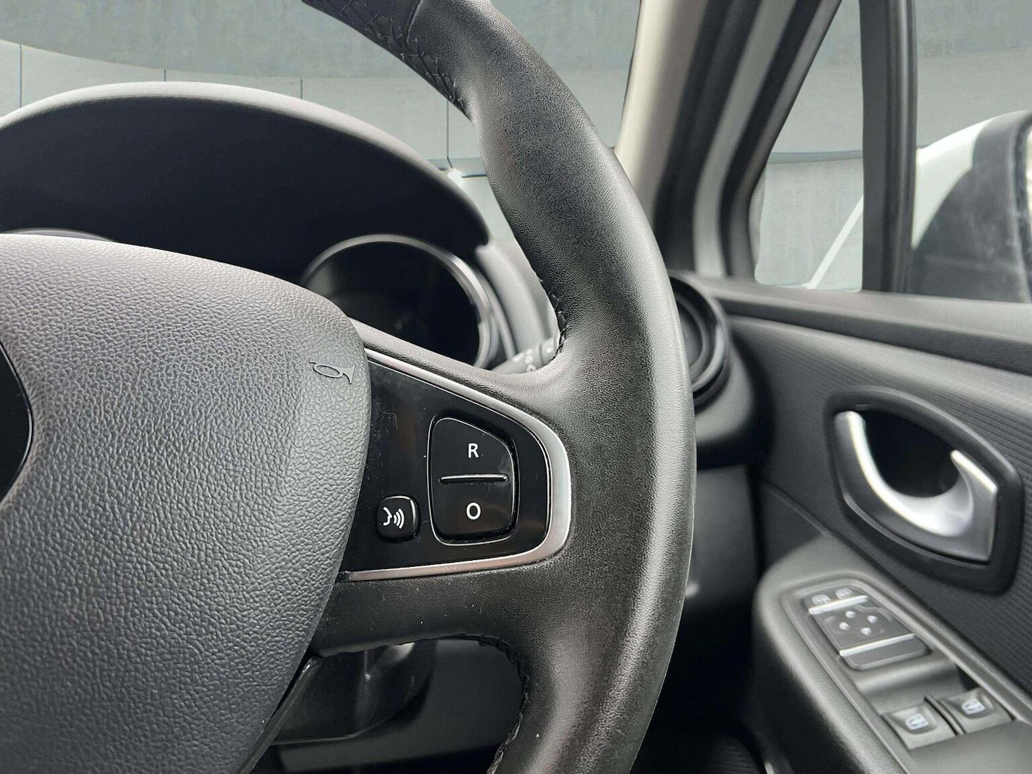 Used Renault Clio 2018 for sale - 76566607: Photo 26