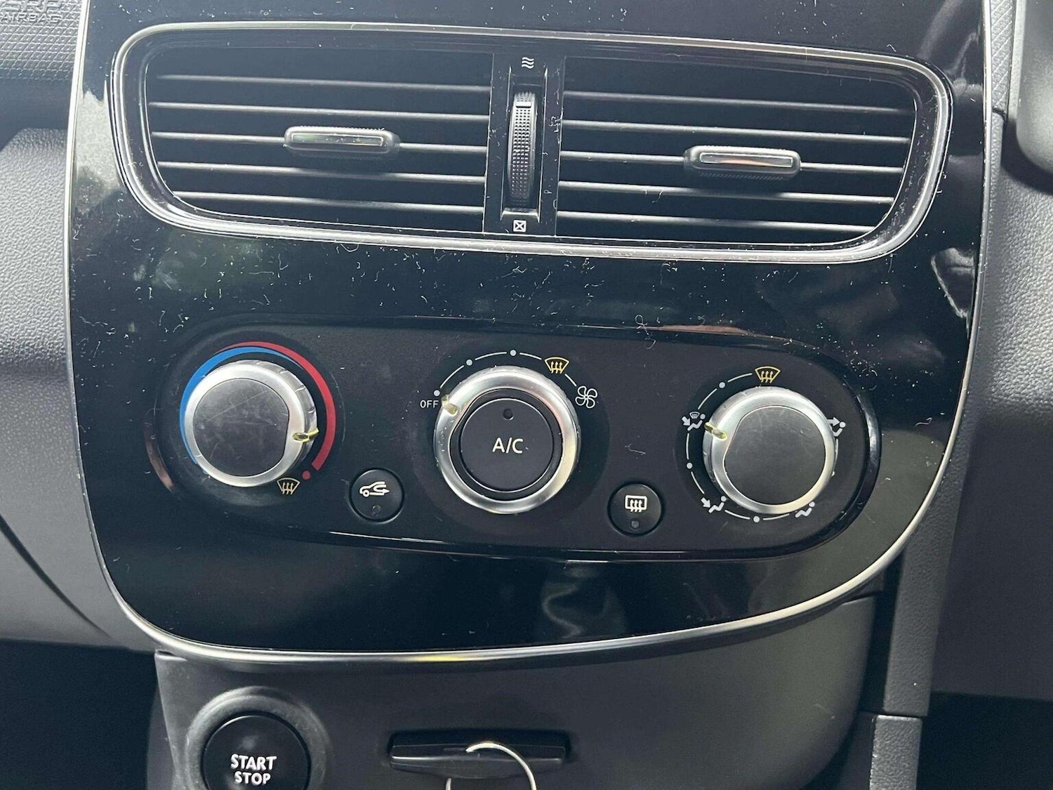 Used Renault Clio 2018 for sale - 76566607: Photo 32