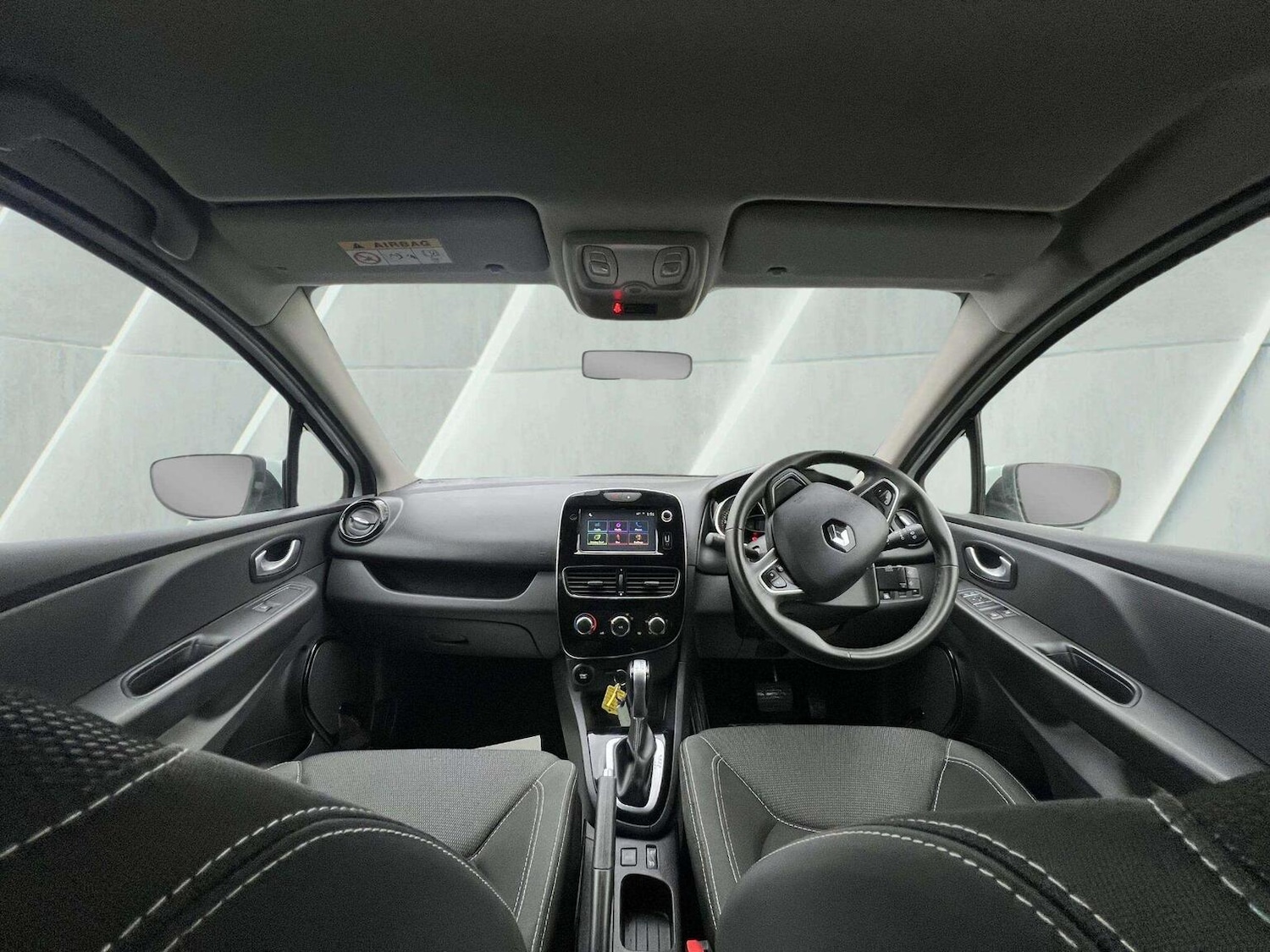 Used Renault Clio 2018 for sale - 76566607: Photo 47